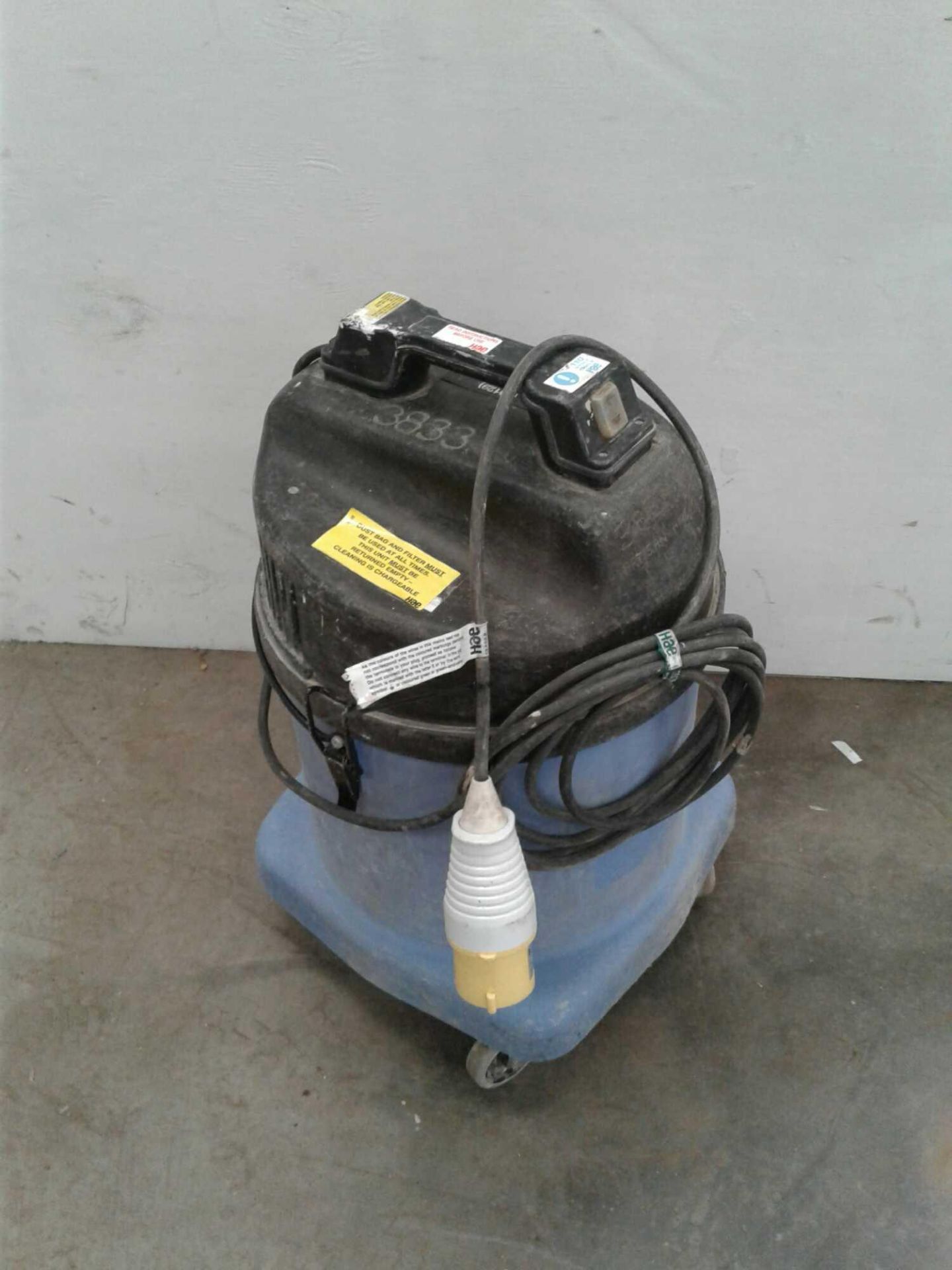 Industrial vacuum cleaner 110 V 32 amp - Image 2 of 2