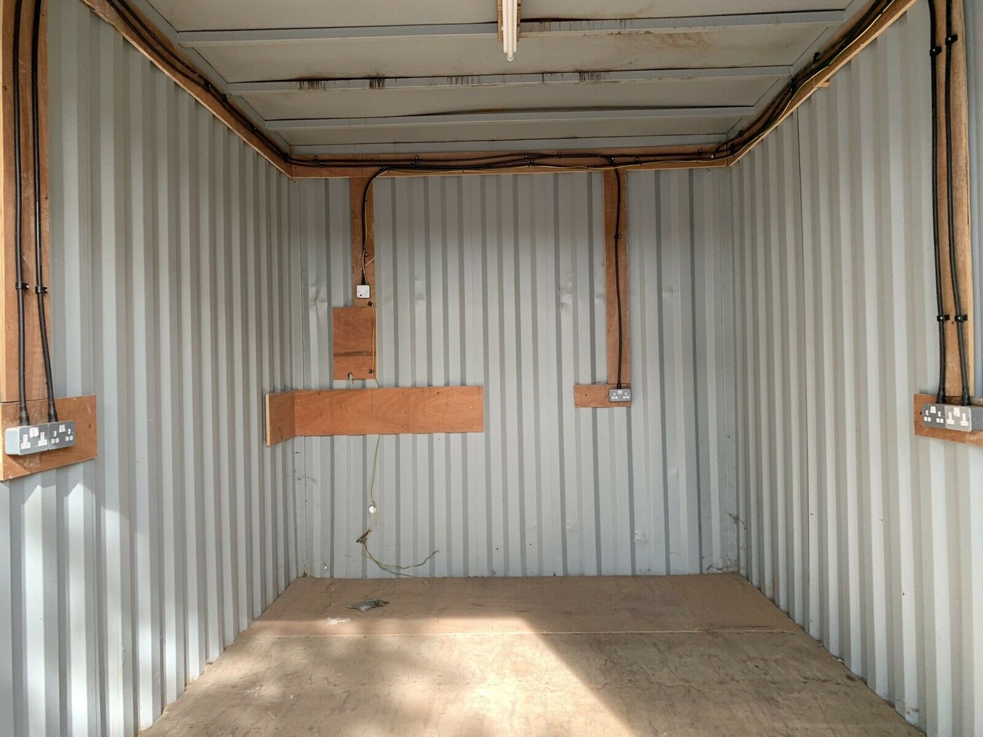 Storage Container 16ftx10ft - Image 5 of 10