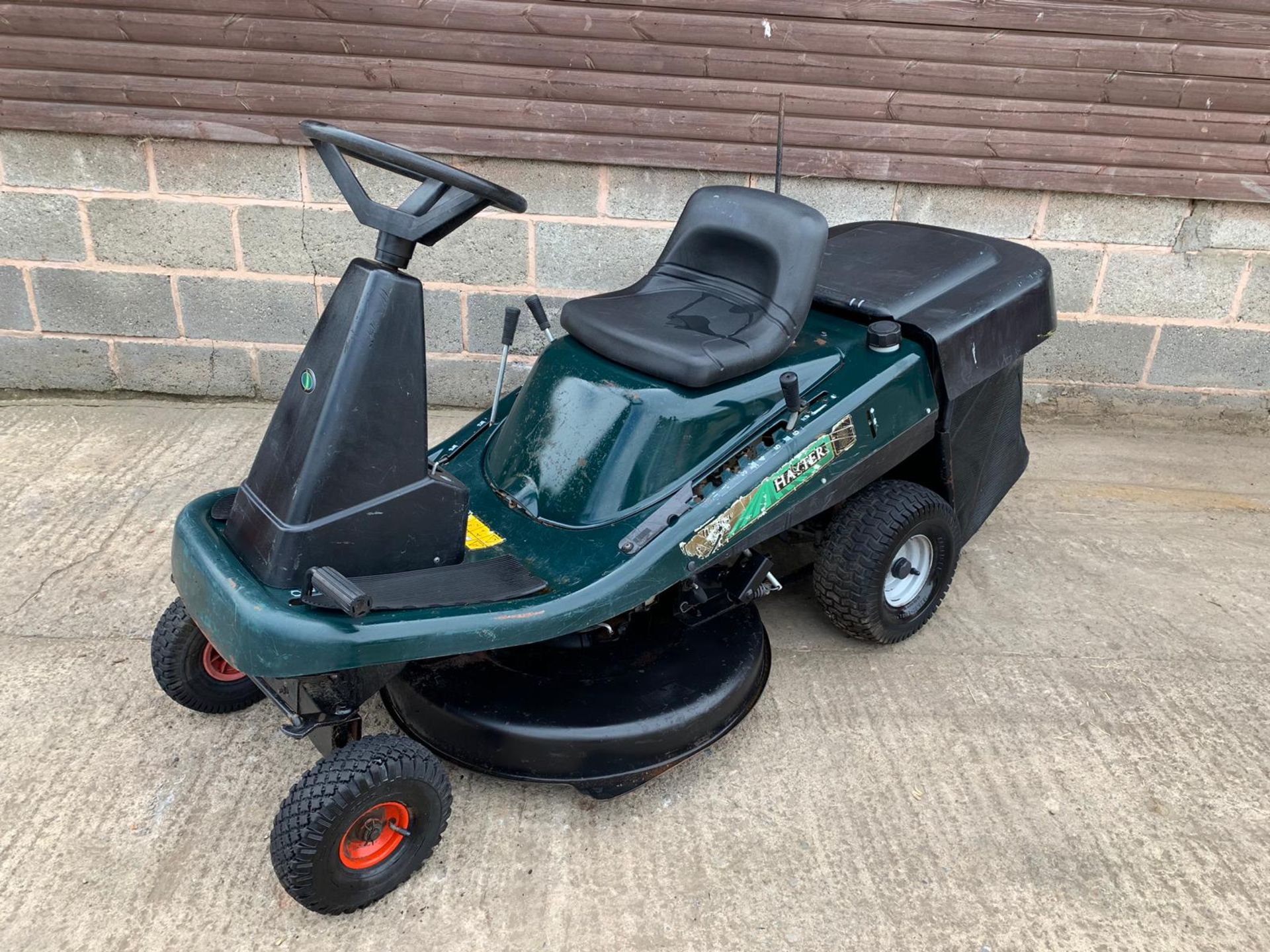 Hayter Heritage M10/30 Ride On Lawn Mower - Image 3 of 3