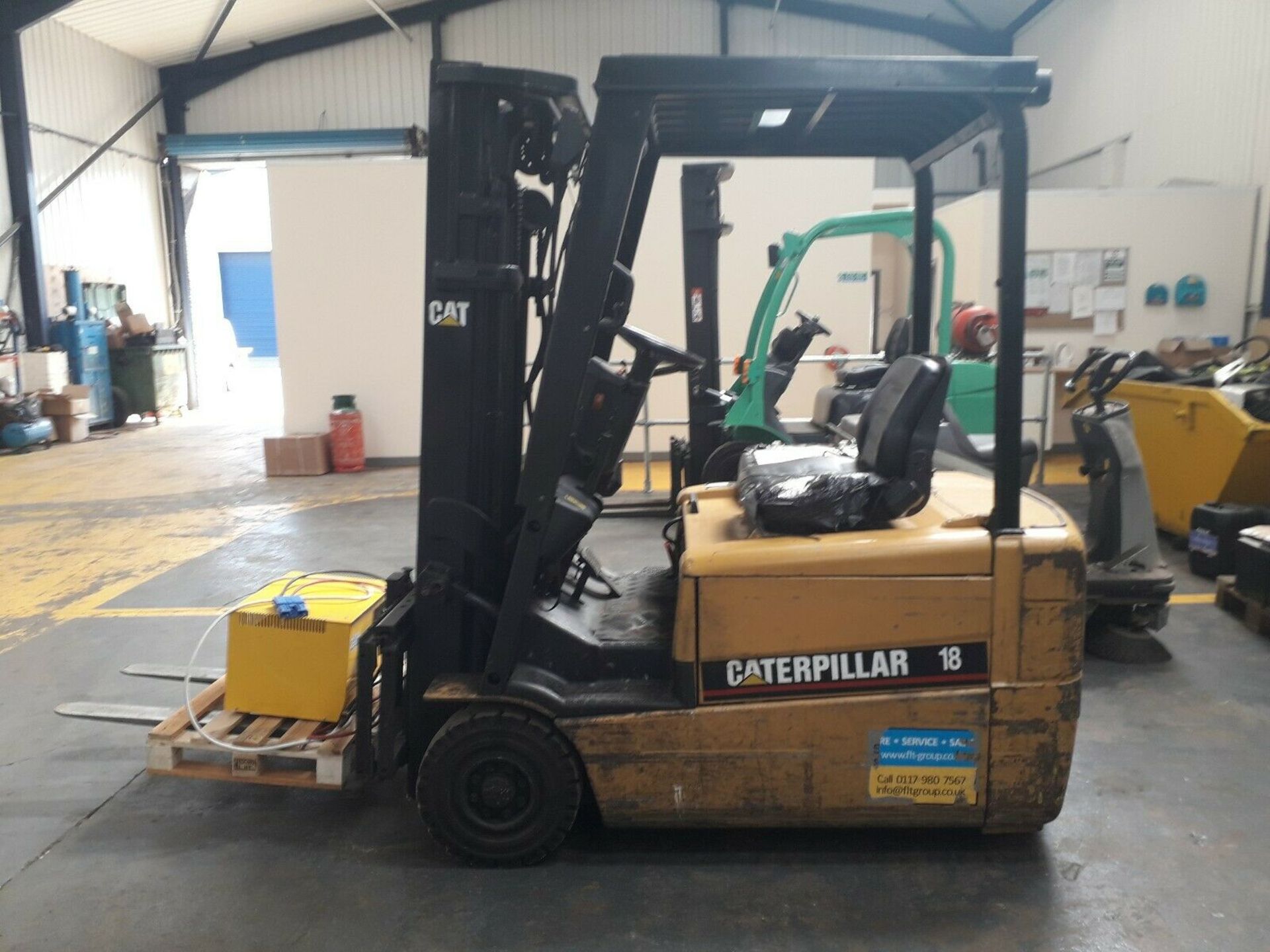 Cat 3 Wheeled Electric Forklift