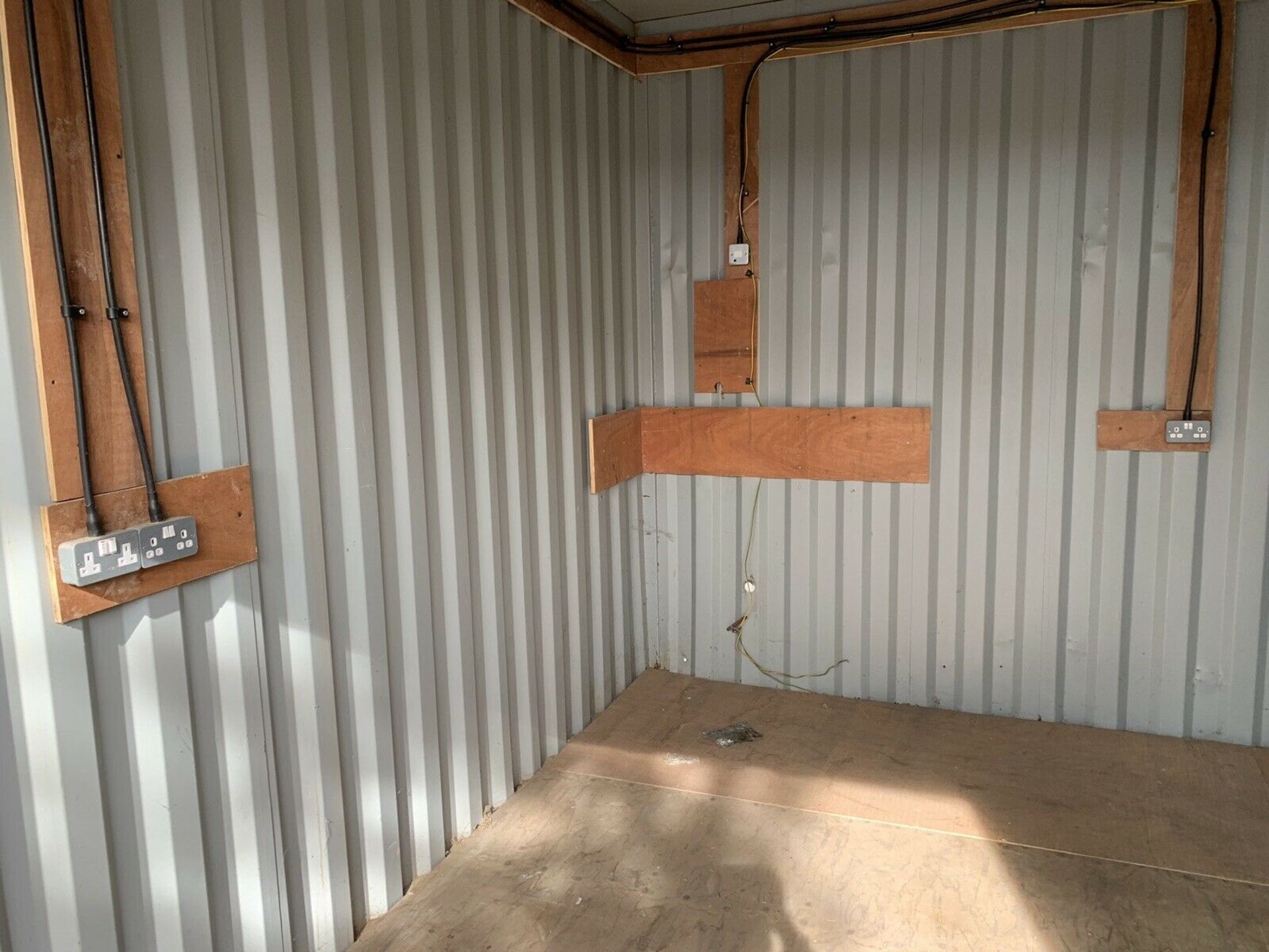 Storage Container 16ftx10ft - Image 6 of 10