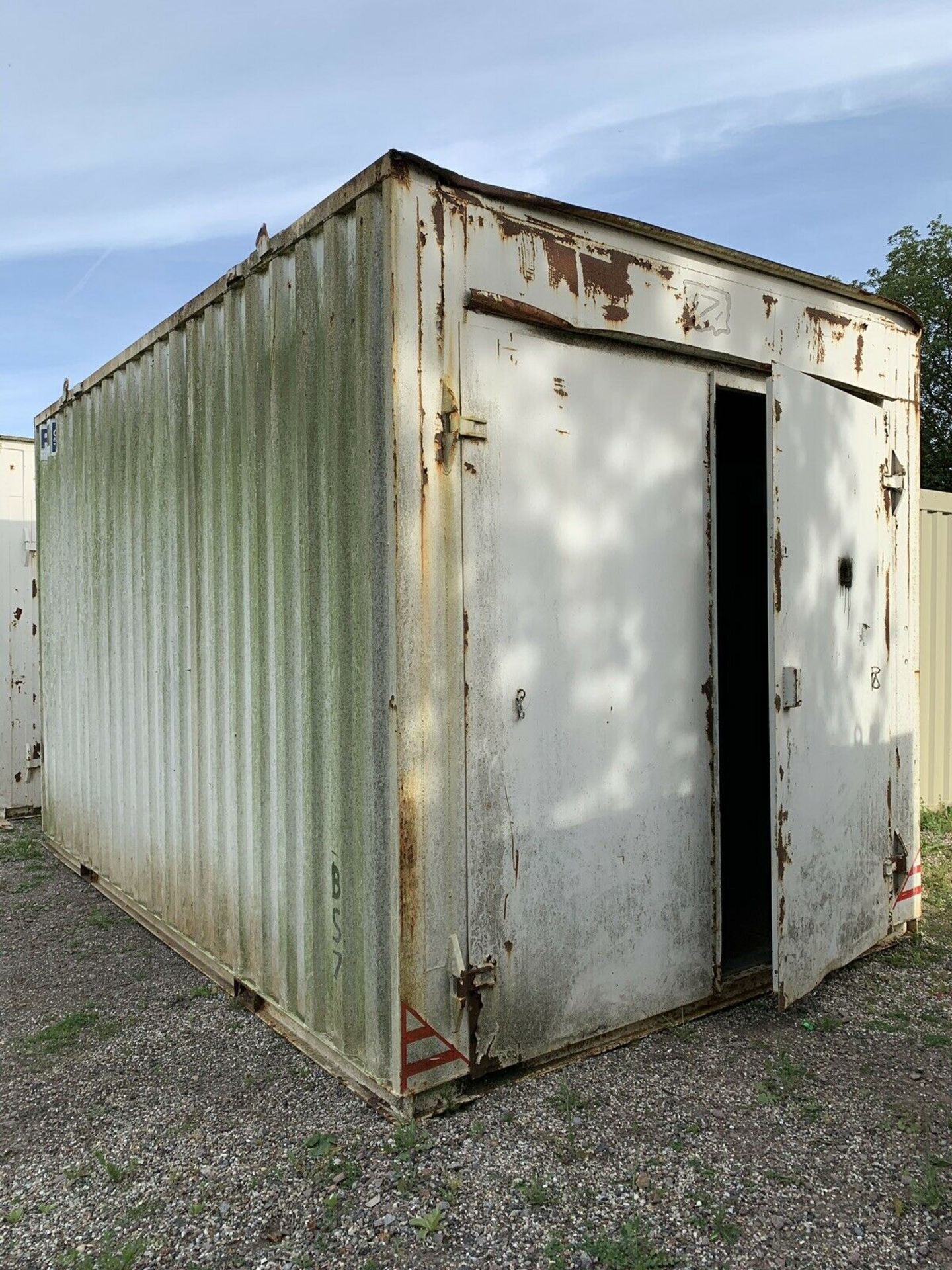 Storage Container 16ftx10ft - Image 8 of 10