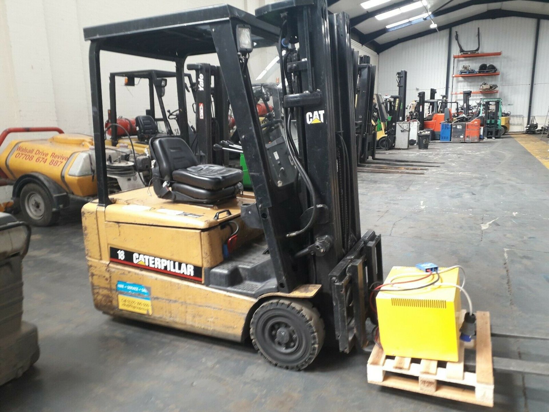 Cat 3 Wheeled Electric Forklift - Image 3 of 6