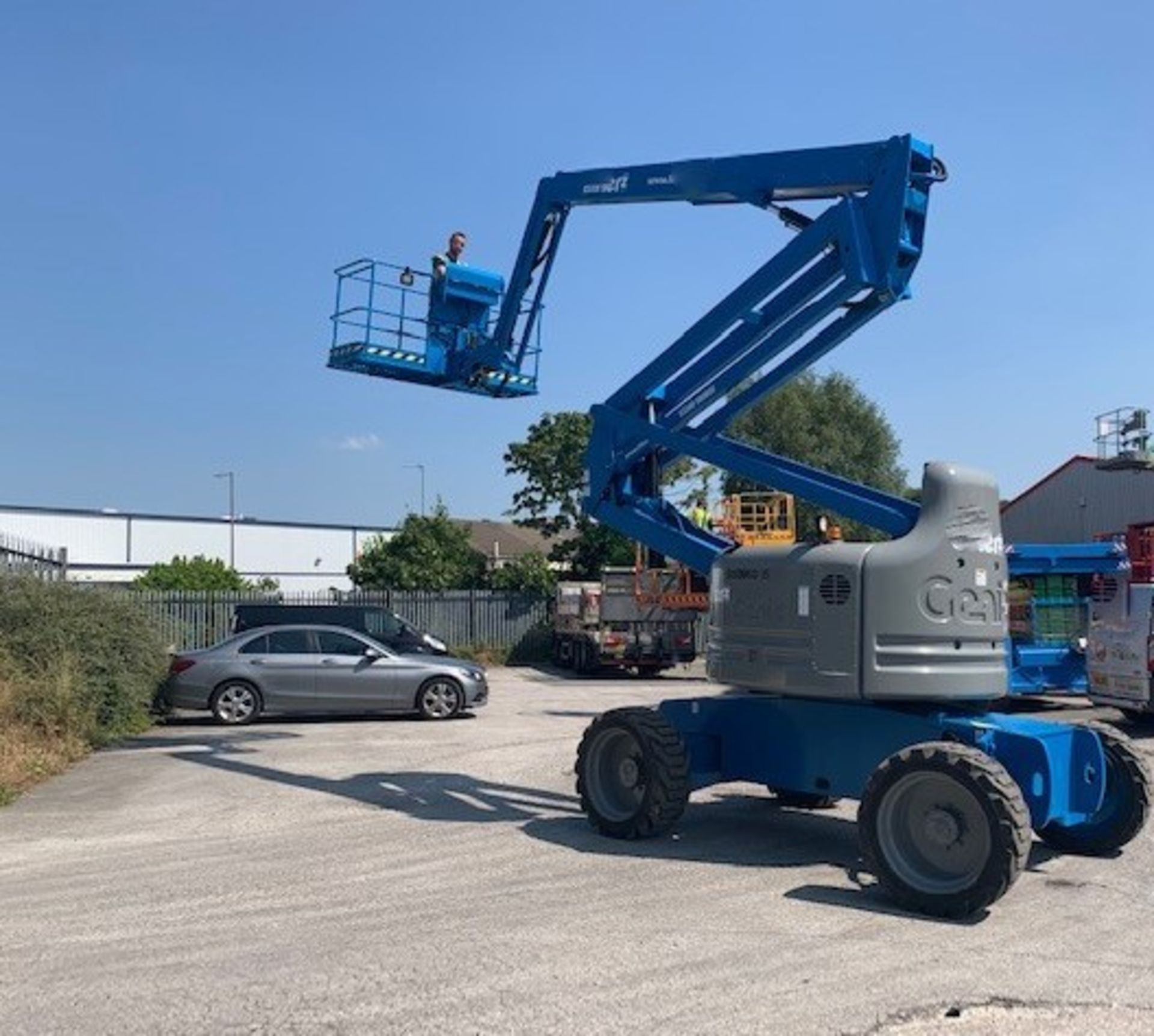 Genie Z60/34RTJ 4x4 with 8ft Basket & Hydraulic Generator - Image 5 of 6