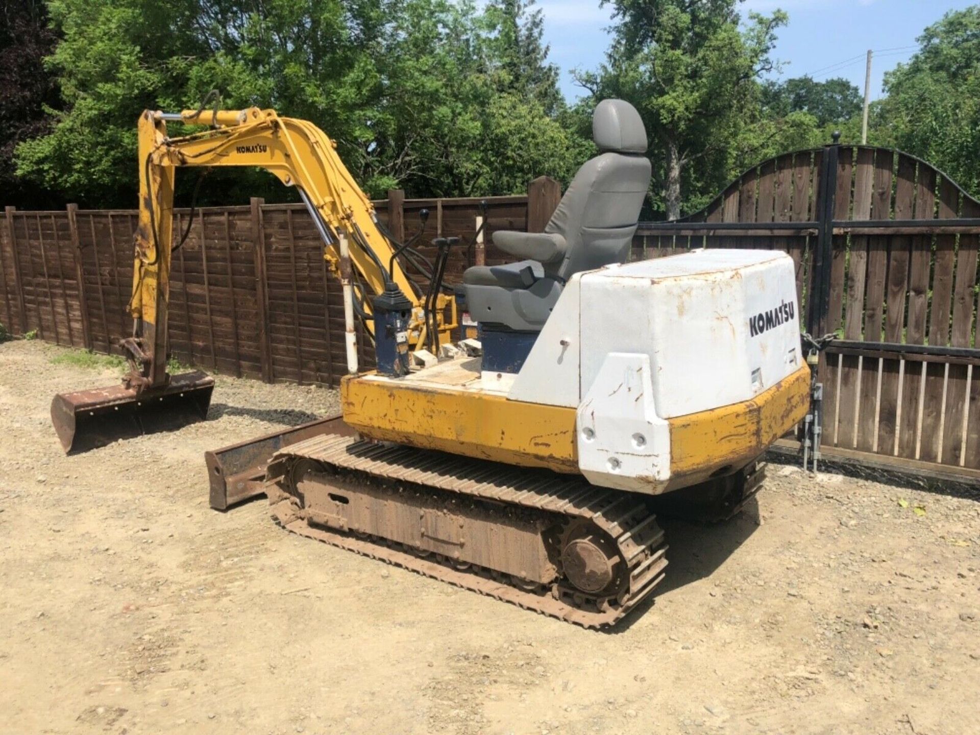 Komatsu 3T Mini Digger - Image 6 of 10