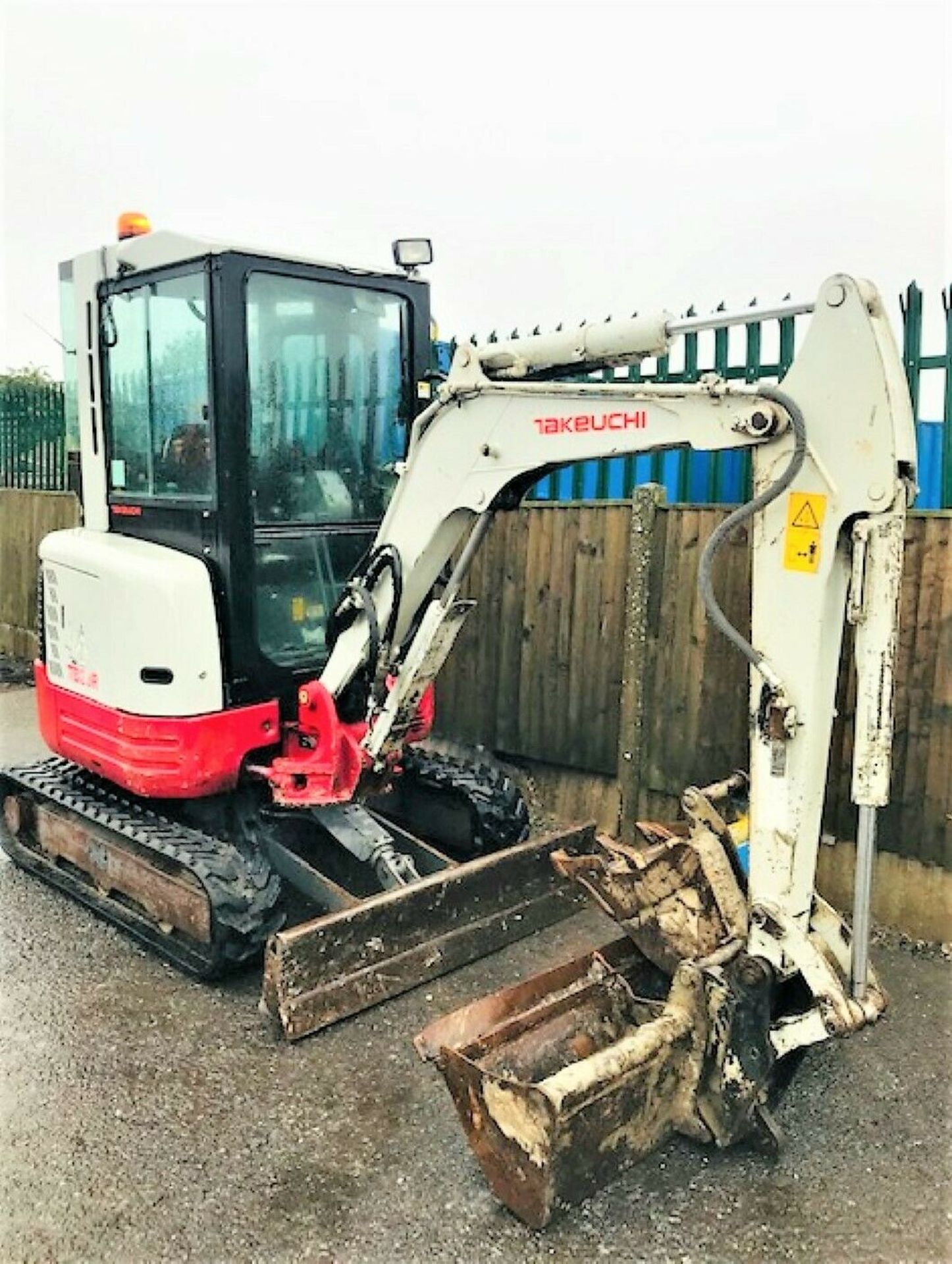 Takeuchi TB23R - Image 3 of 10