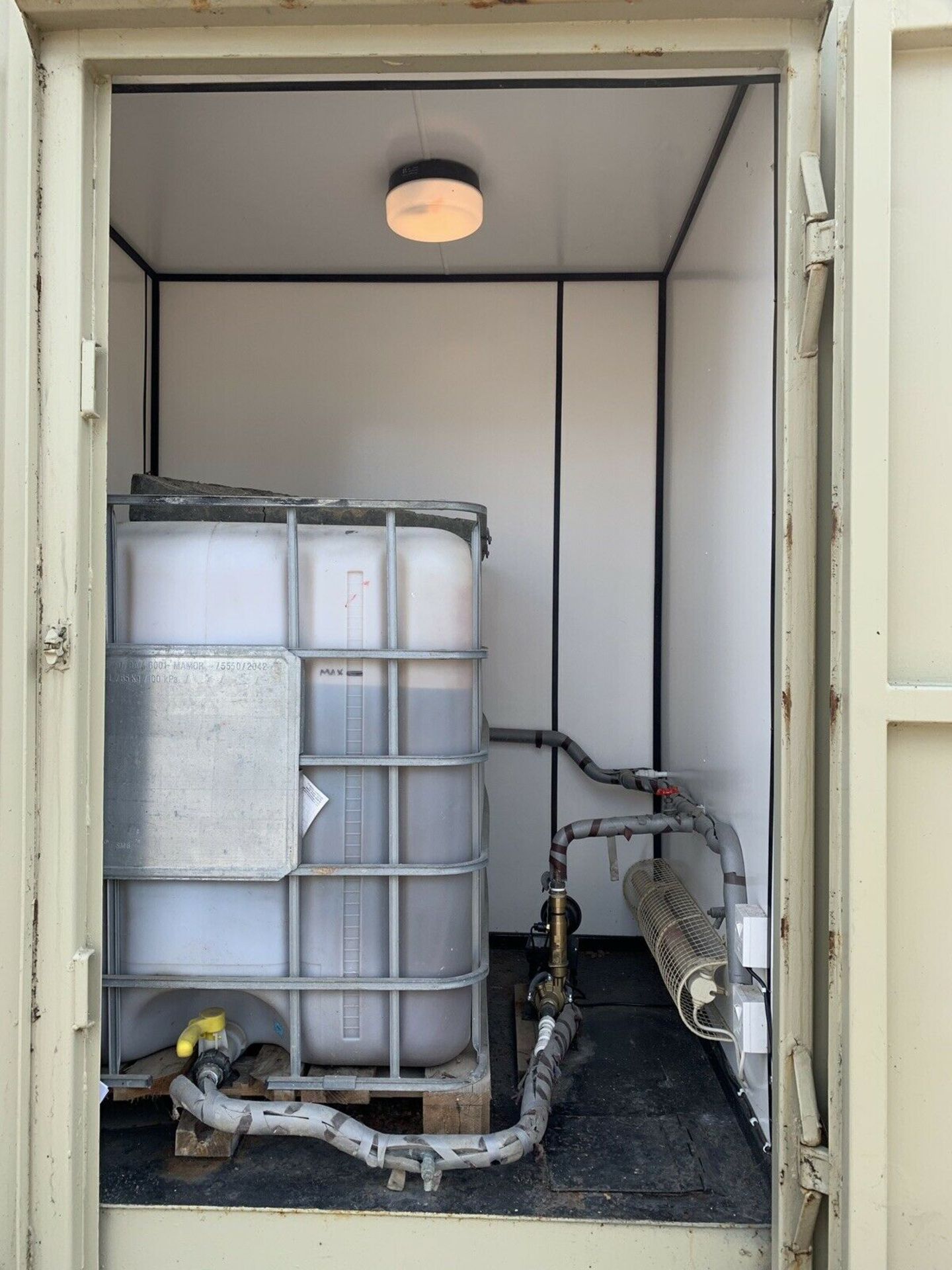 Anti Vandal Steel Welfare Unit Complete With Generator - Image 7 of 12