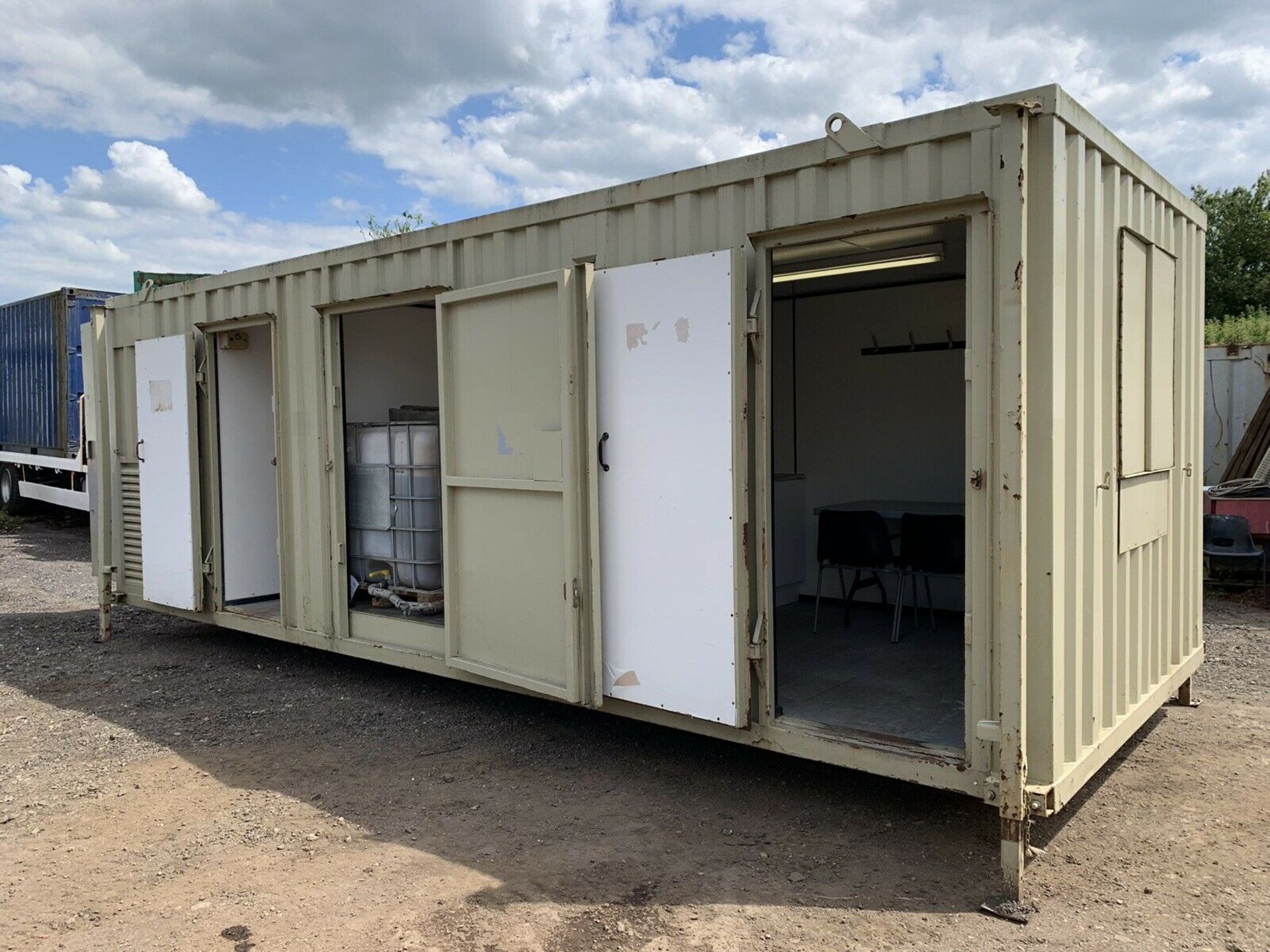 Anti Vandal Steel Welfare Unit Complete With Generator - Image 11 of 12