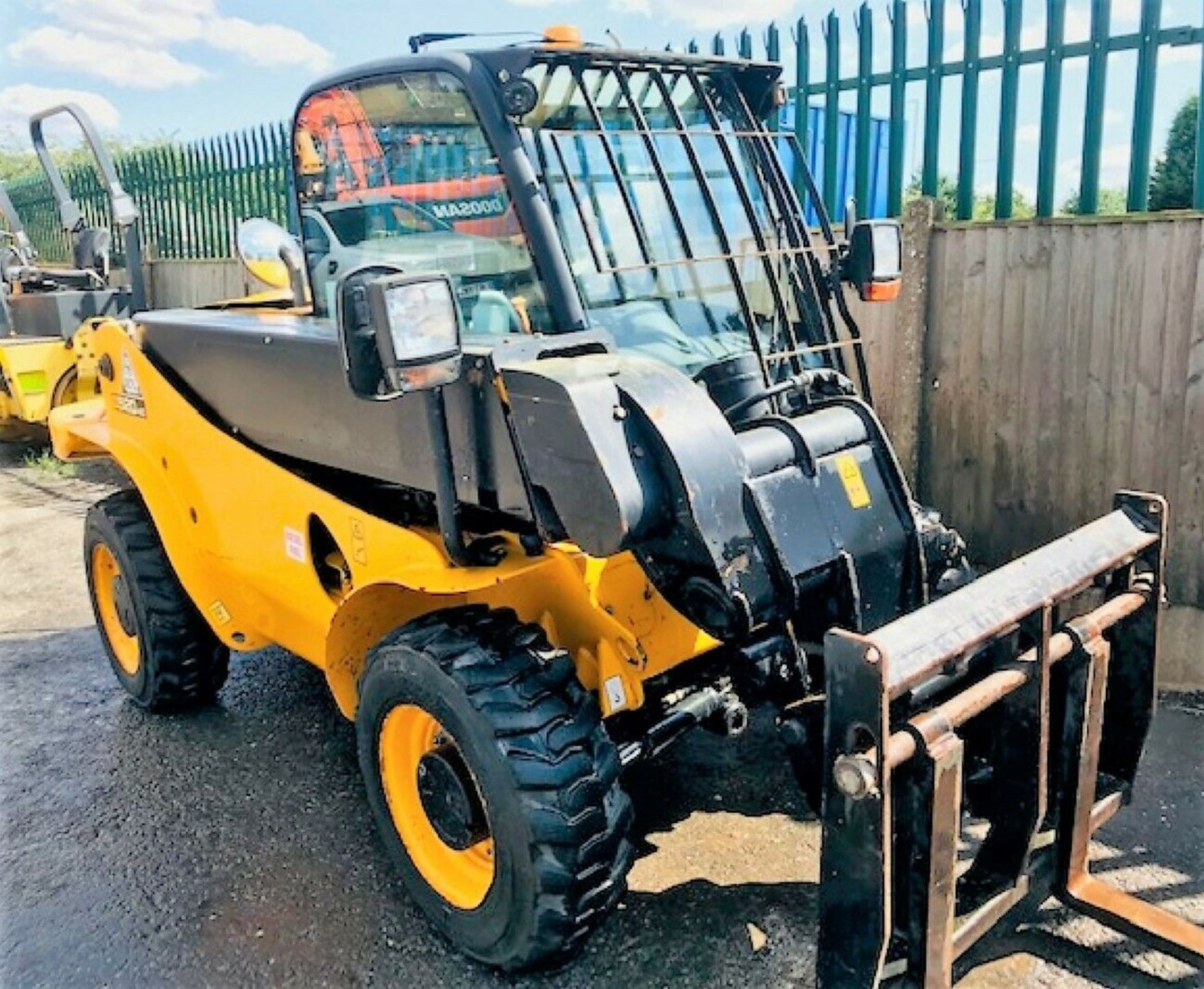 WITHDRAWN LOT JCB 520-40 Telehandler - Image 4 of 10