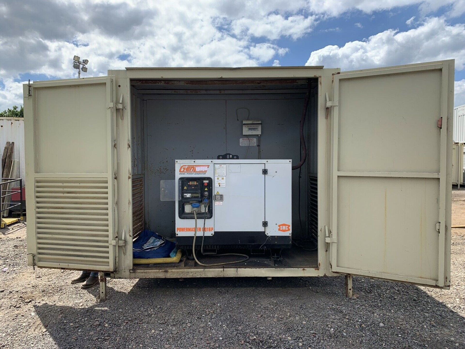 Anti Vandal Steel Welfare Unit Complete With Generator - Image 2 of 12