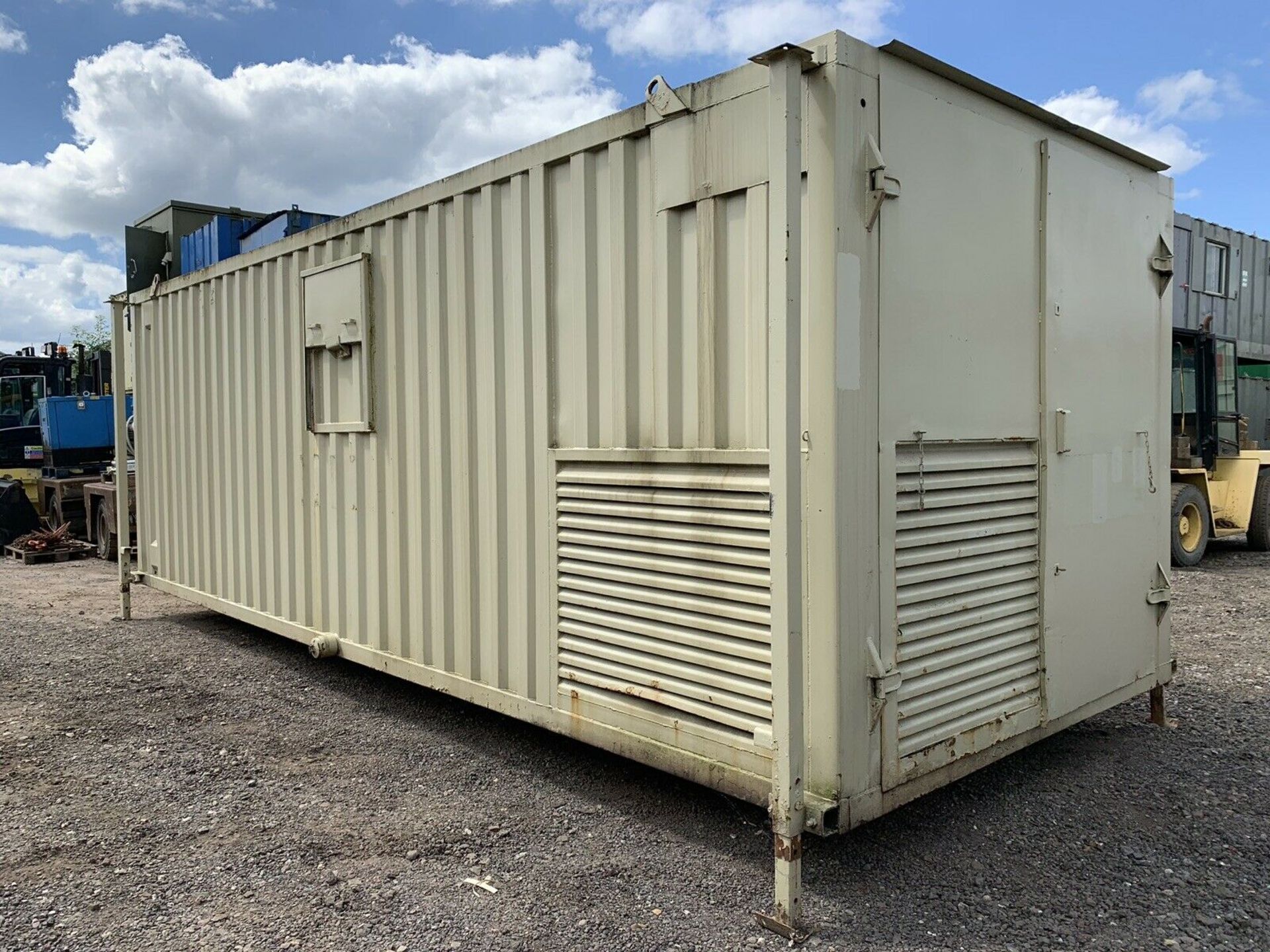 Anti Vandal Steel Welfare Unit Complete With Generator - Image 12 of 12