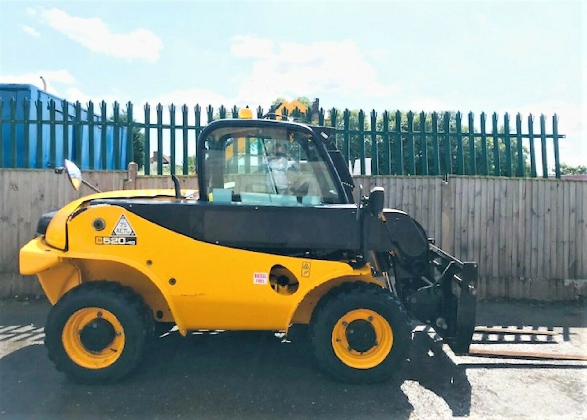 WITHDRAWN LOT JCB 520-40 Telehandler - Image 2 of 10