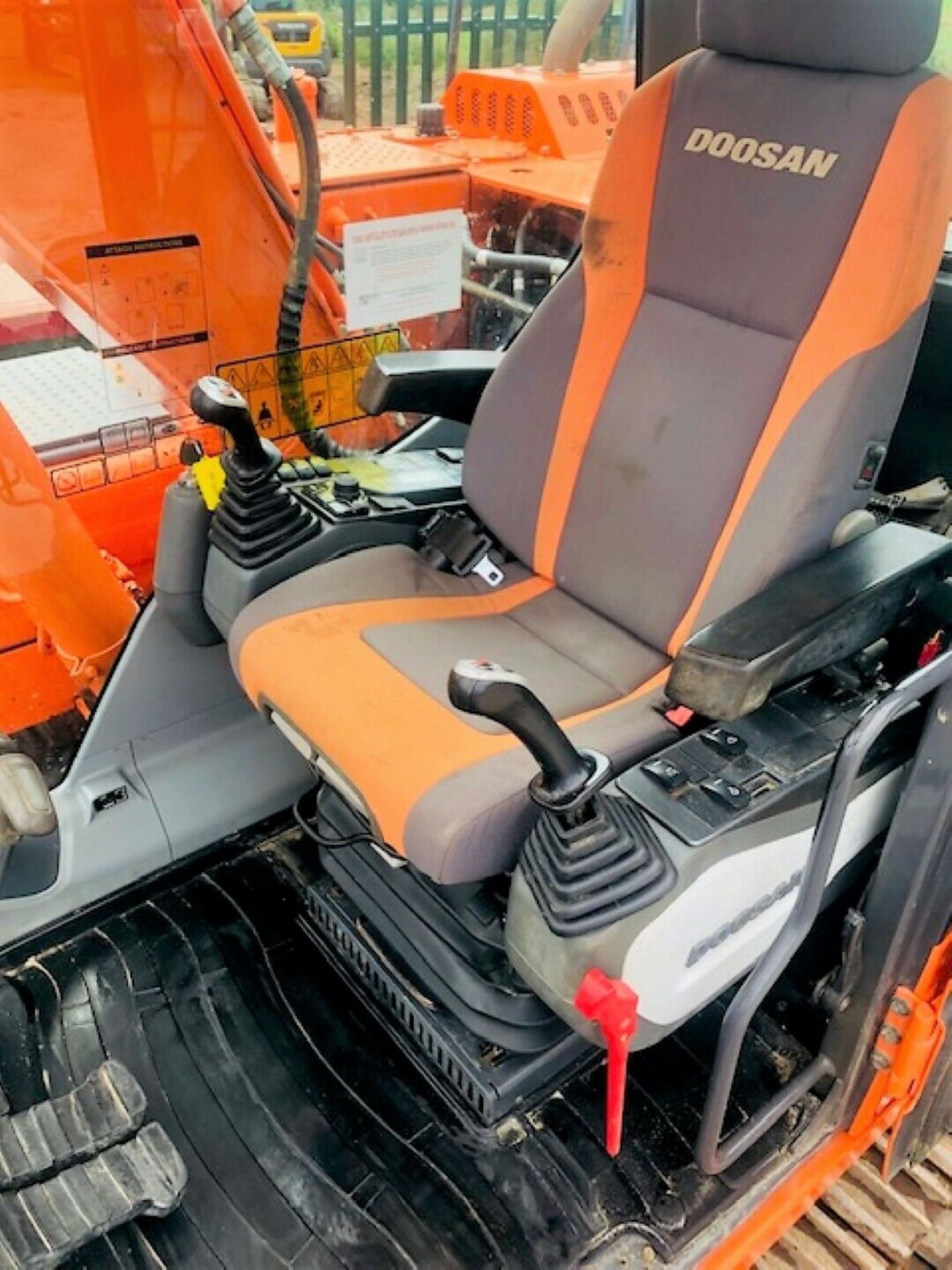 Doosan DX140-LC Excavator Digger - Image 11 of 12