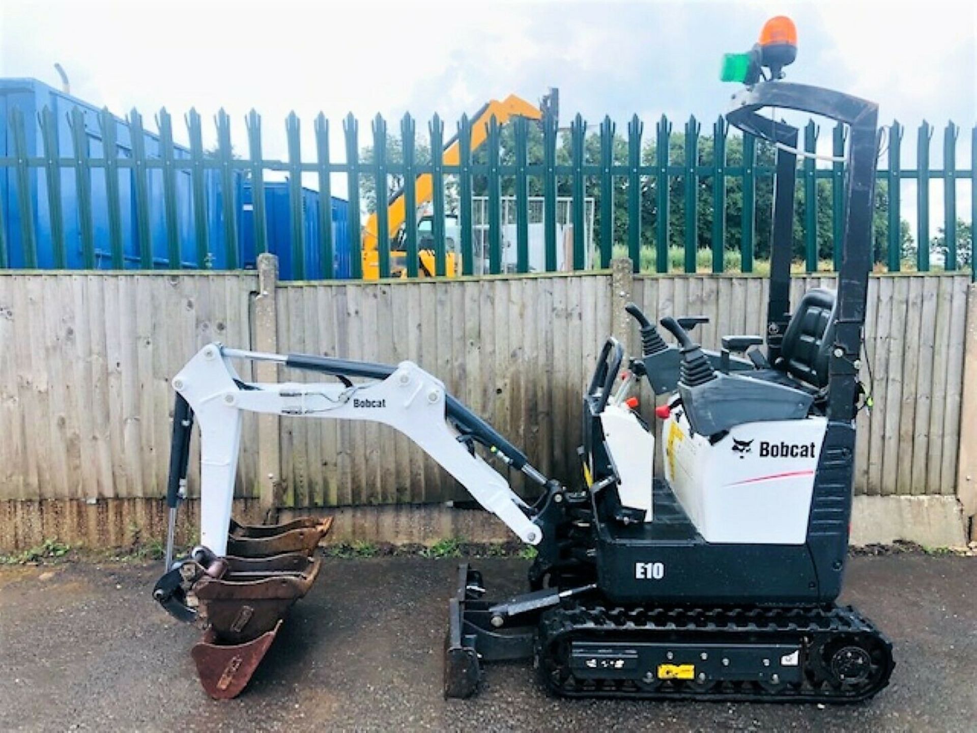 WITHDRAWN LOT Bobcat Excavator Digger