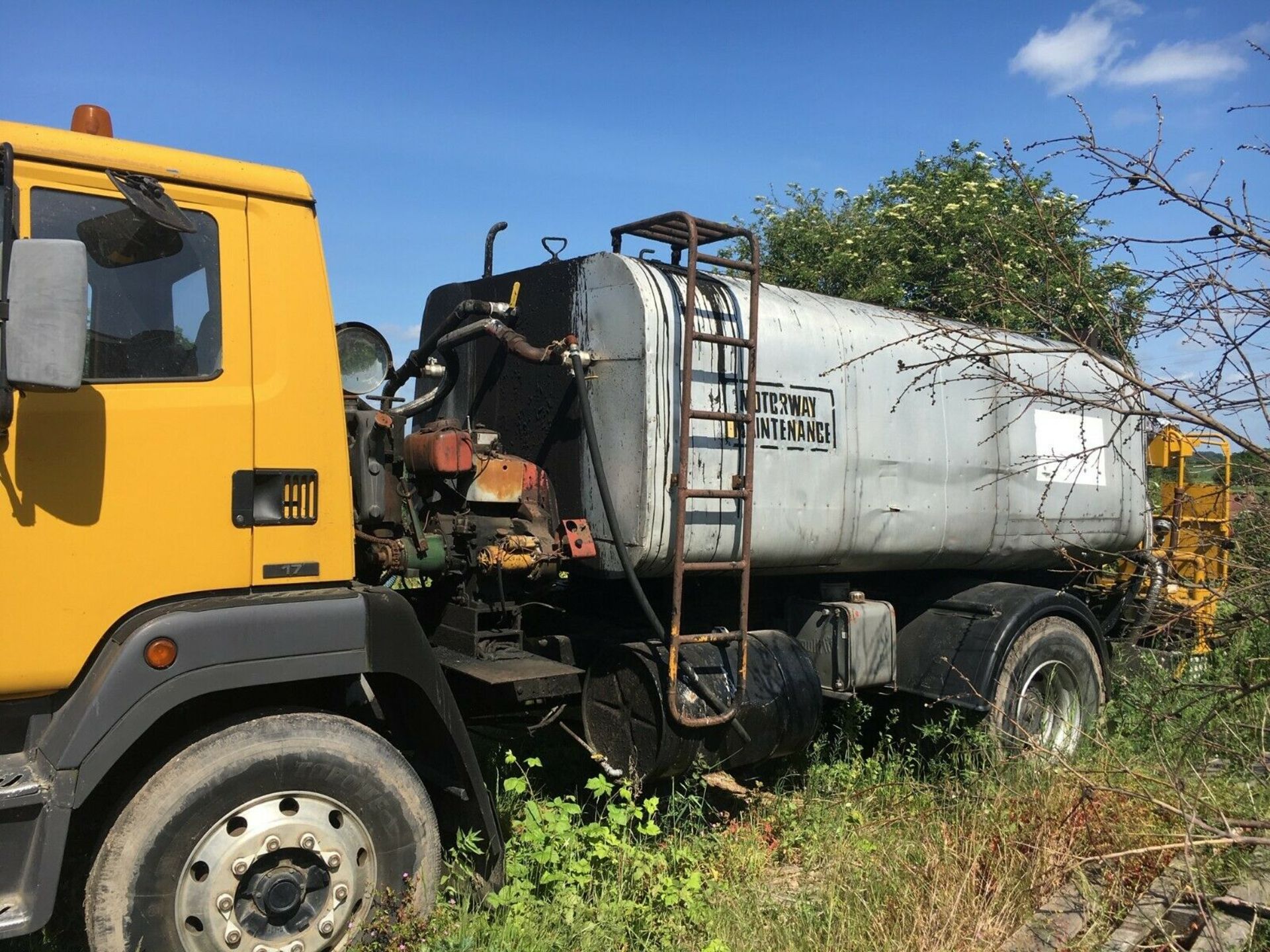 WITHDRAWN LOT Leyland DAF 60 180 TURBO Commercial Tar Sprayer - Image 2 of 4