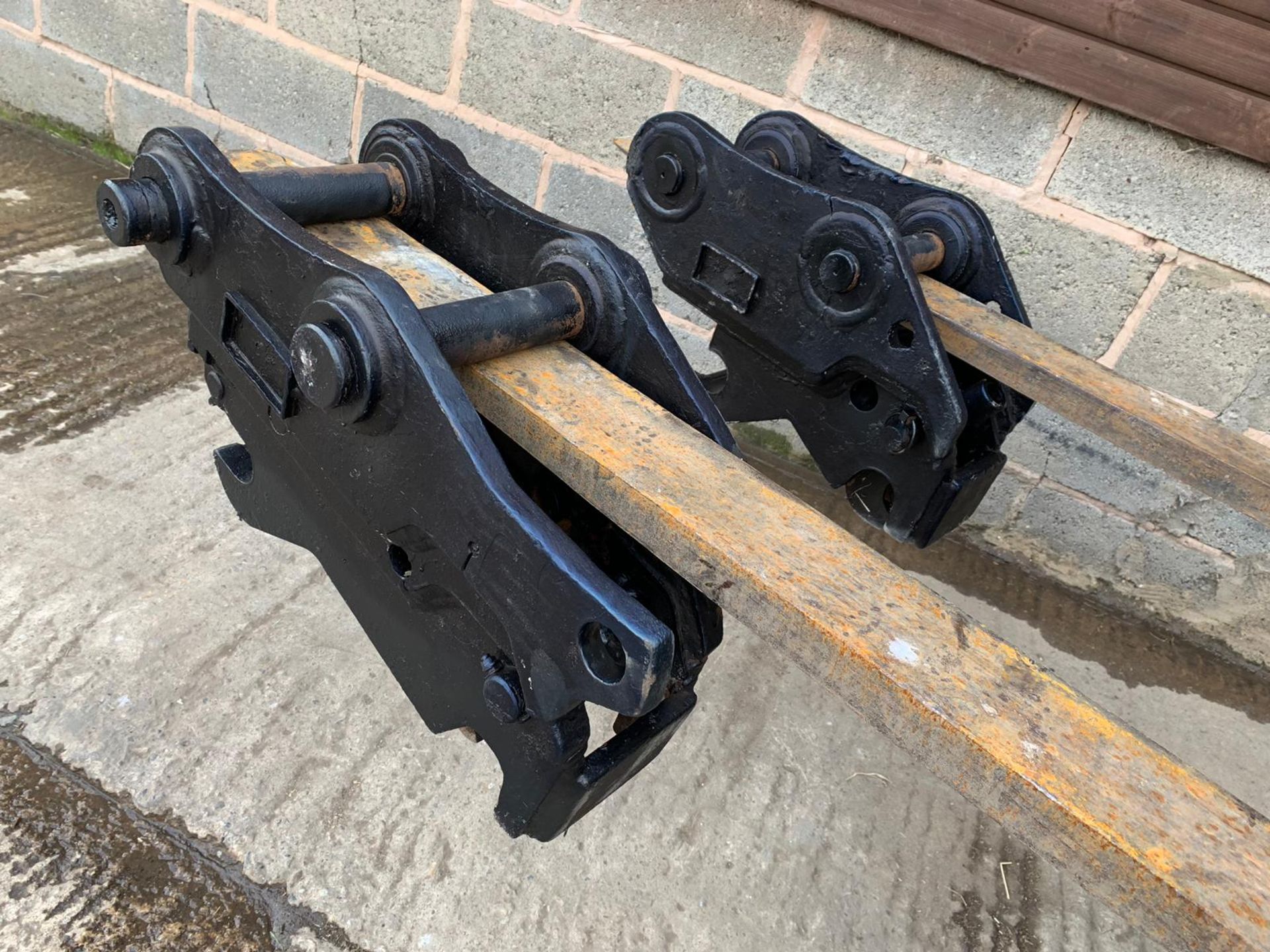 2 x JCB 3cx Quick Hitch’s