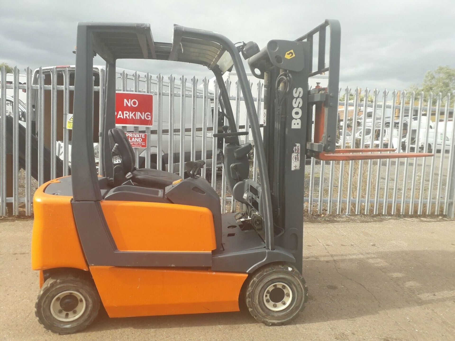 BOSS 1.6 4 wheel Electric Forktruck - Image 2 of 9