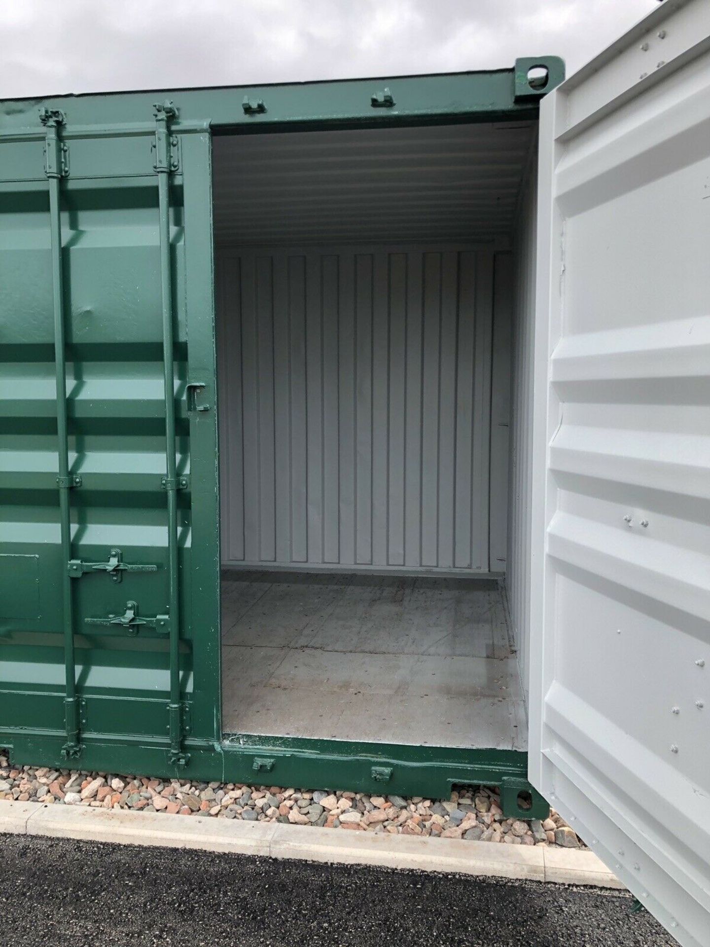 Refurbished 10Ft X 8Ft Steel Storage Shipping Container - Image 4 of 4