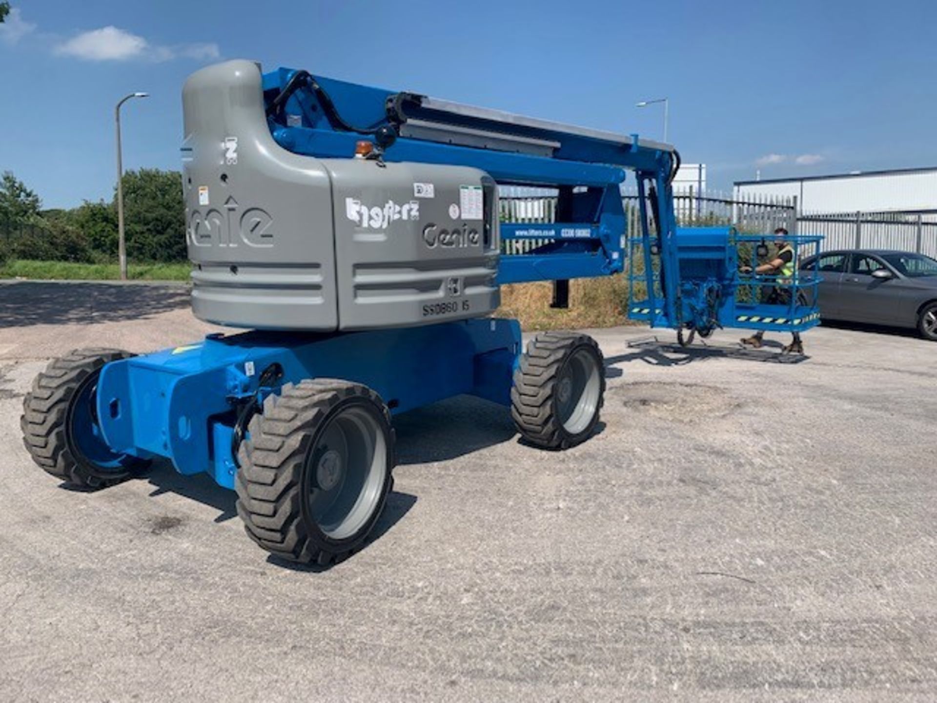 Genie Z60/34RTJ 4x4 with 8ft Basket & Hydraulic Generator - Image 3 of 6