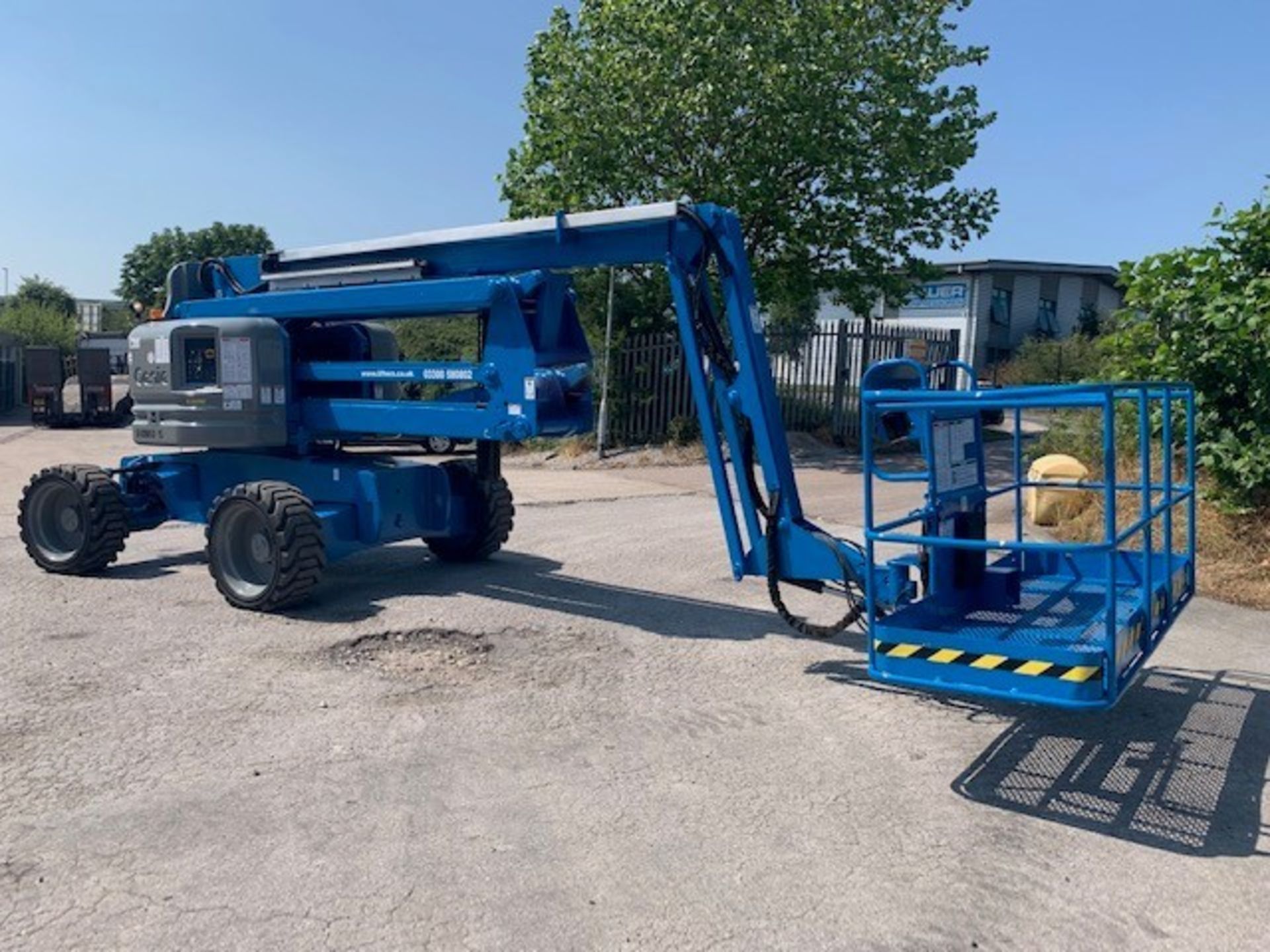 Genie Z60/34RTJ 4x4 with 8ft Basket & Hydraulic Generator - Image 2 of 6