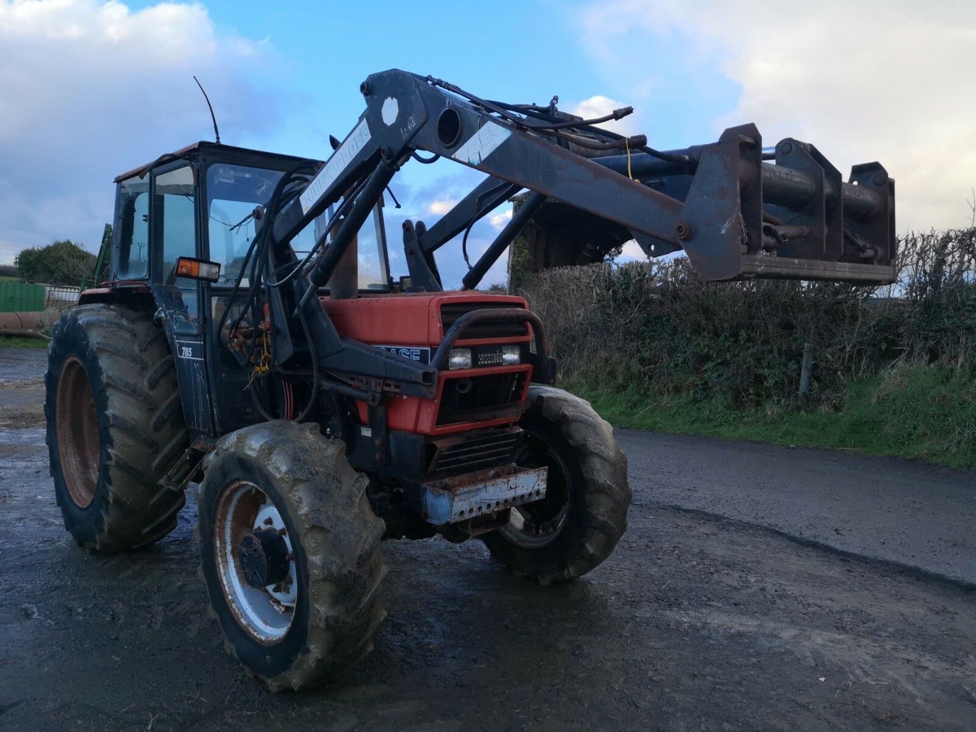 Case International 785 L Tractor And Quickie Loader