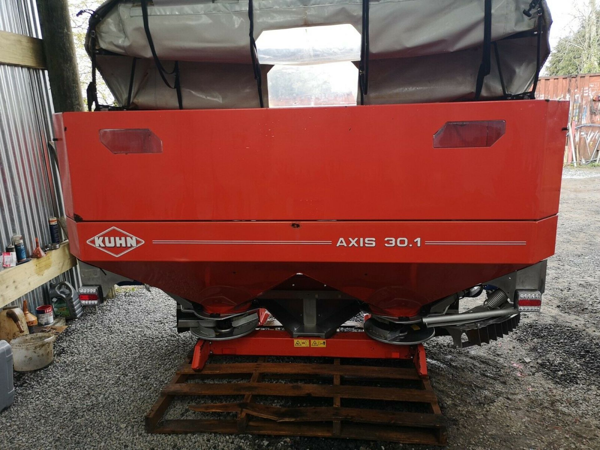 Kuhn Axis 3.1 Twin Disc 4 Bag Fertiliser Spreader - Image 8 of 11