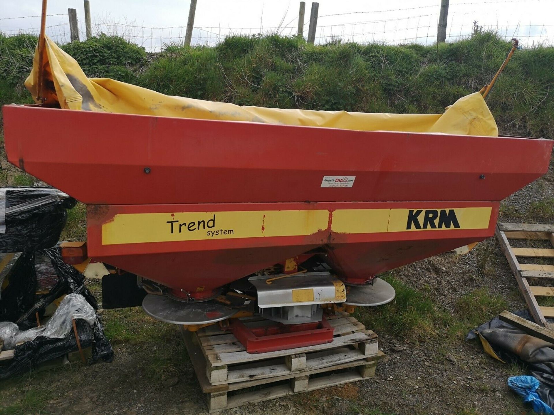 Kuhn Axis 3.1 Twin Disc 4 Bag Fertiliser Spreader - Image 10 of 11