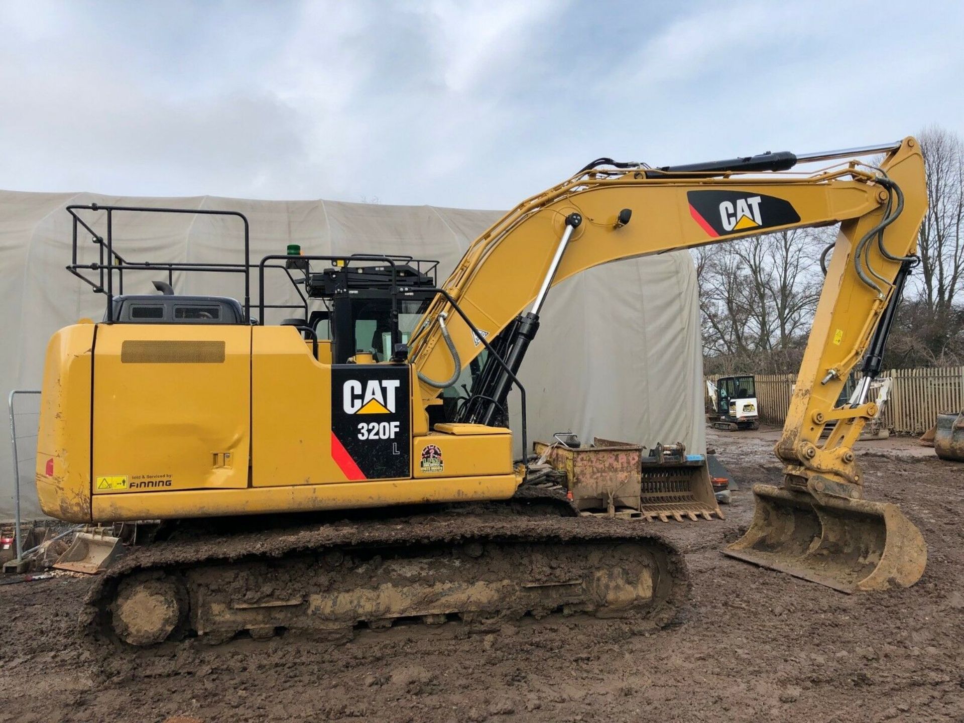 CAT 320 FL Excavator / Digger