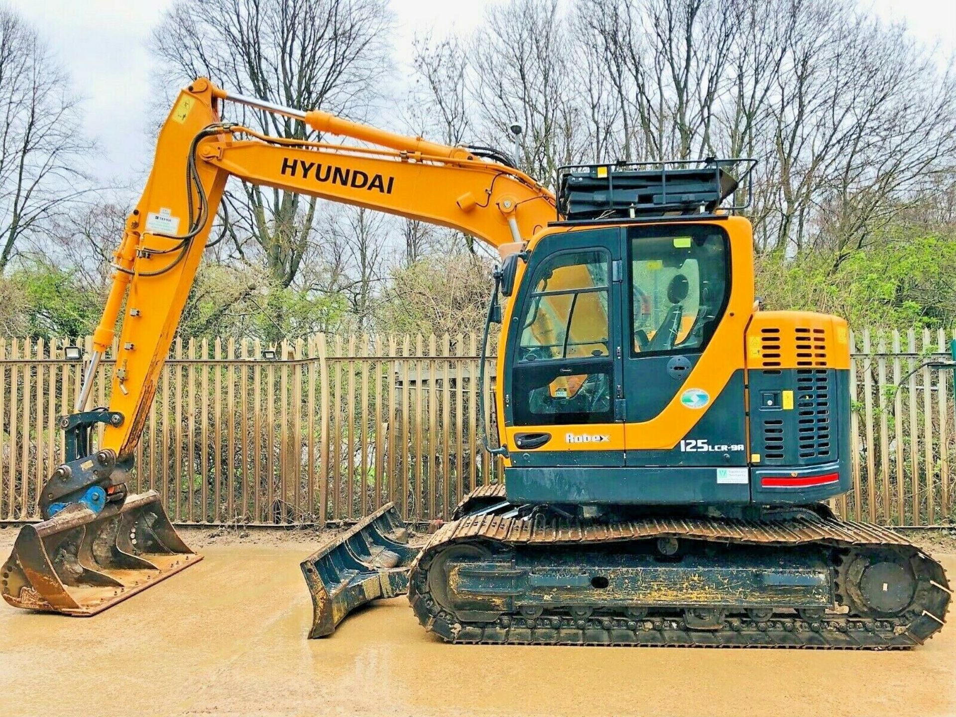 Hyundai Robex 125 LCR-9A D Excavator / Digger