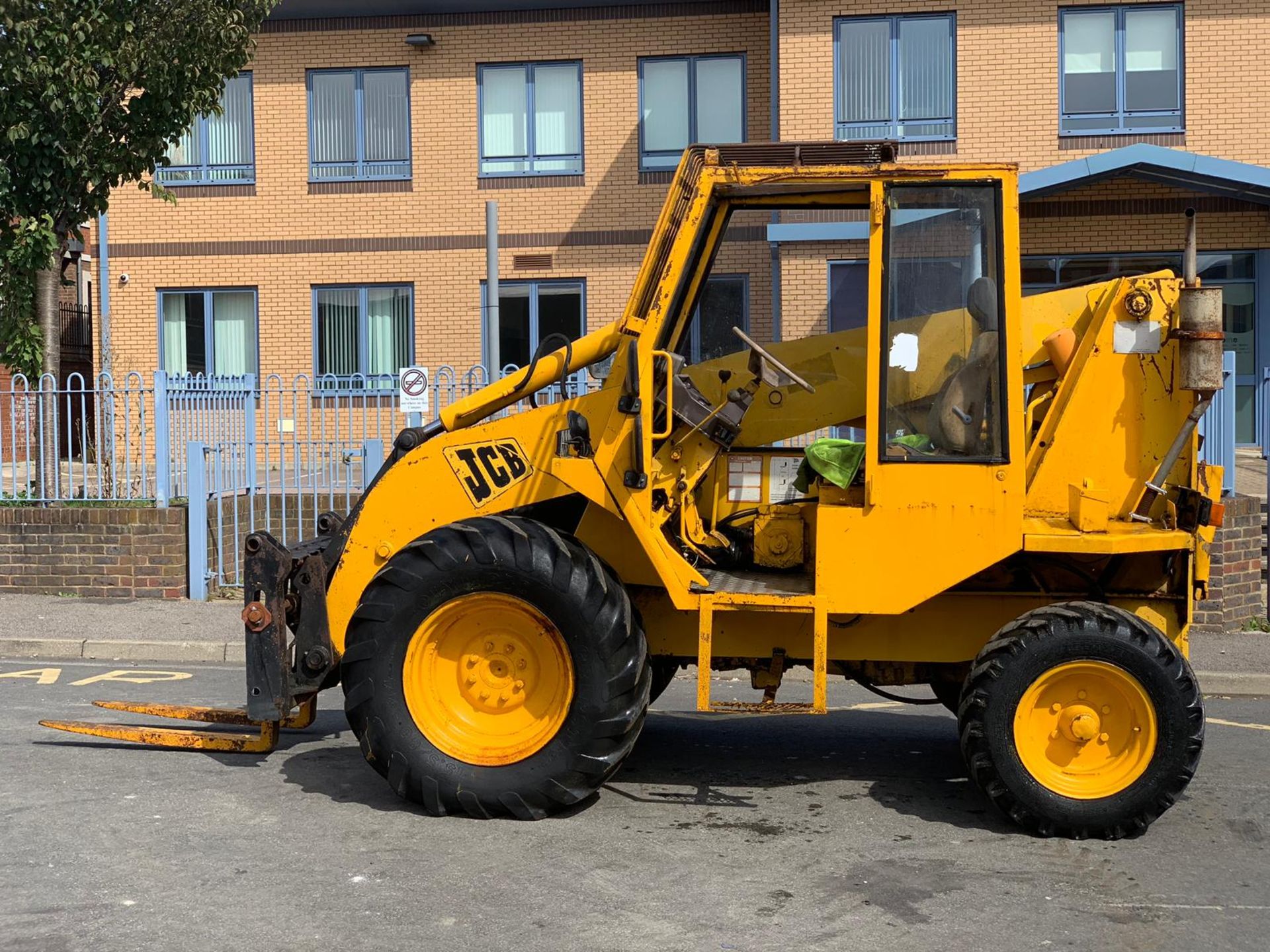 Jcb 520m-2 Forklift - Image 2 of 10