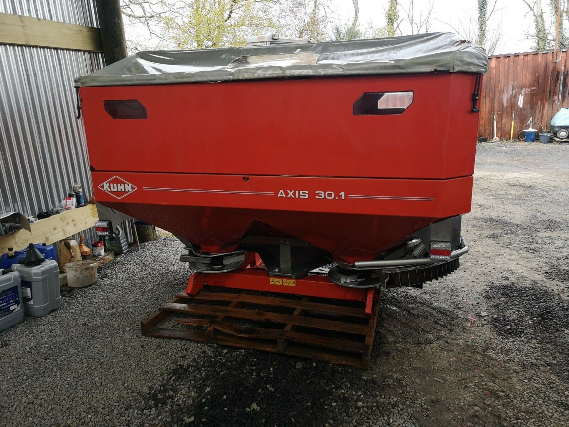 Kuhn Axis 3.1 Twin Disc 4 Bag Fertiliser Spreader - Image 4 of 11