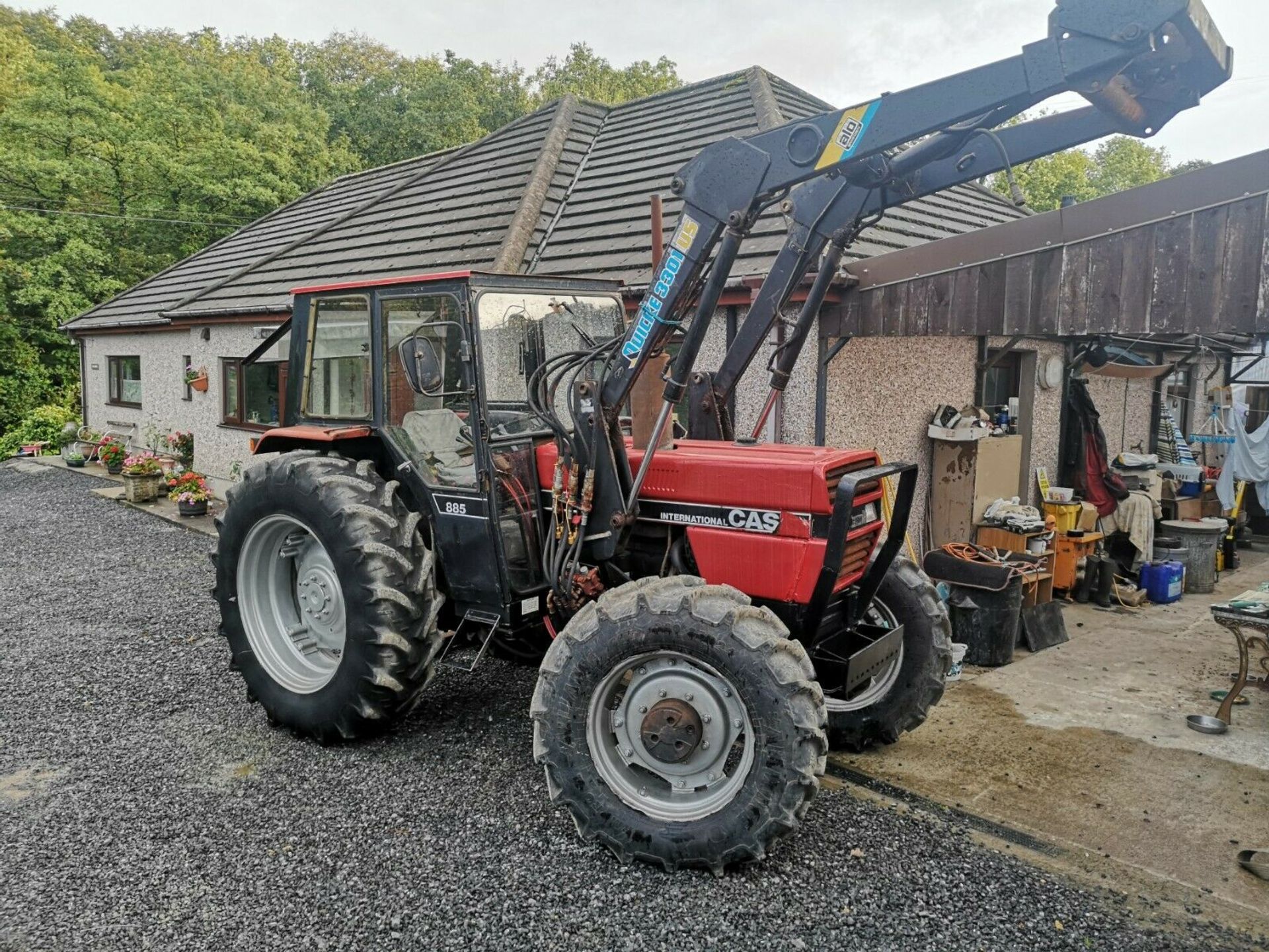 Case international 885 l and quickie loader