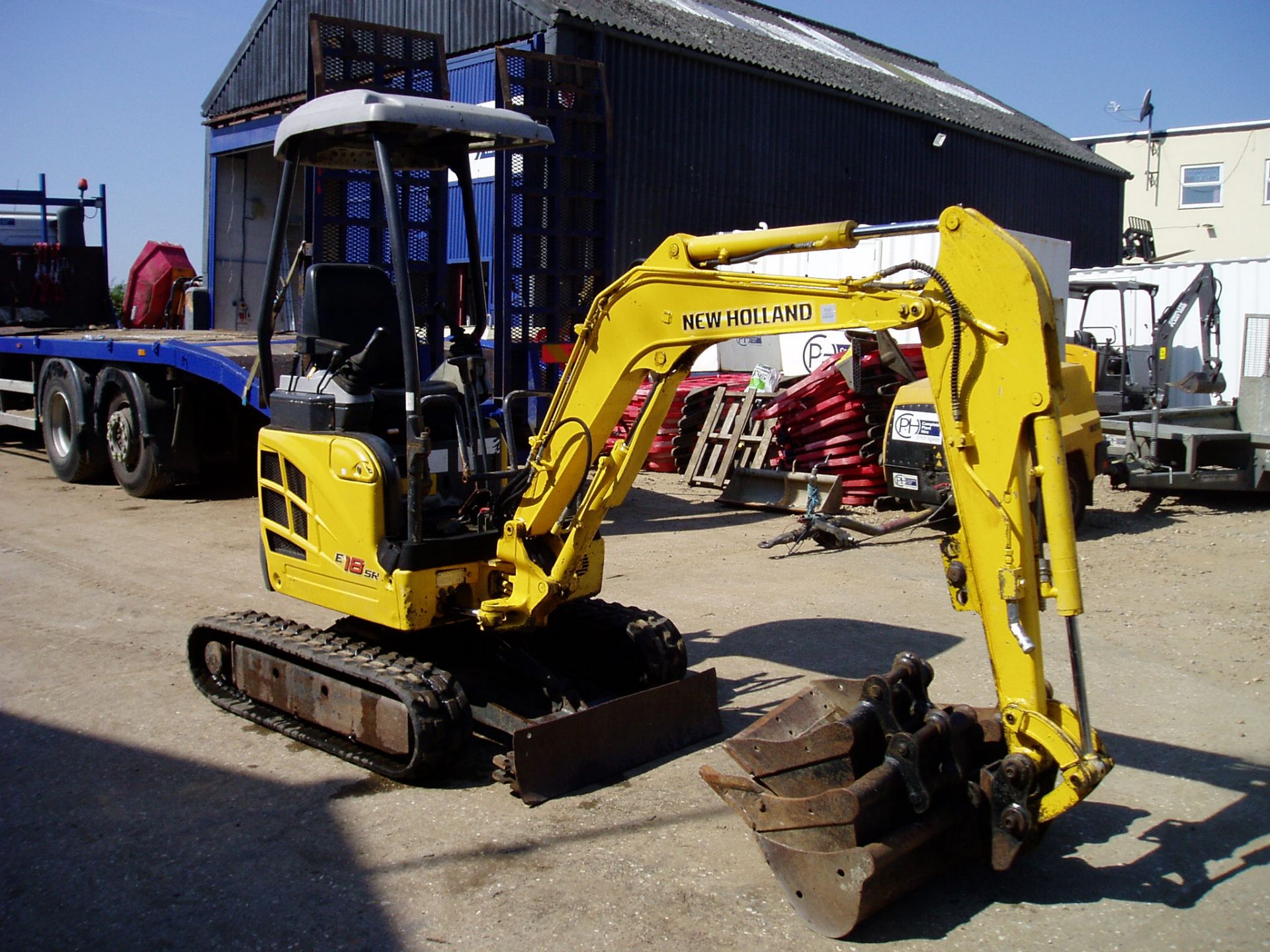 New Holland E18 SR 1620Kgs Zero Tail Swing Excavator - Image 4 of 20