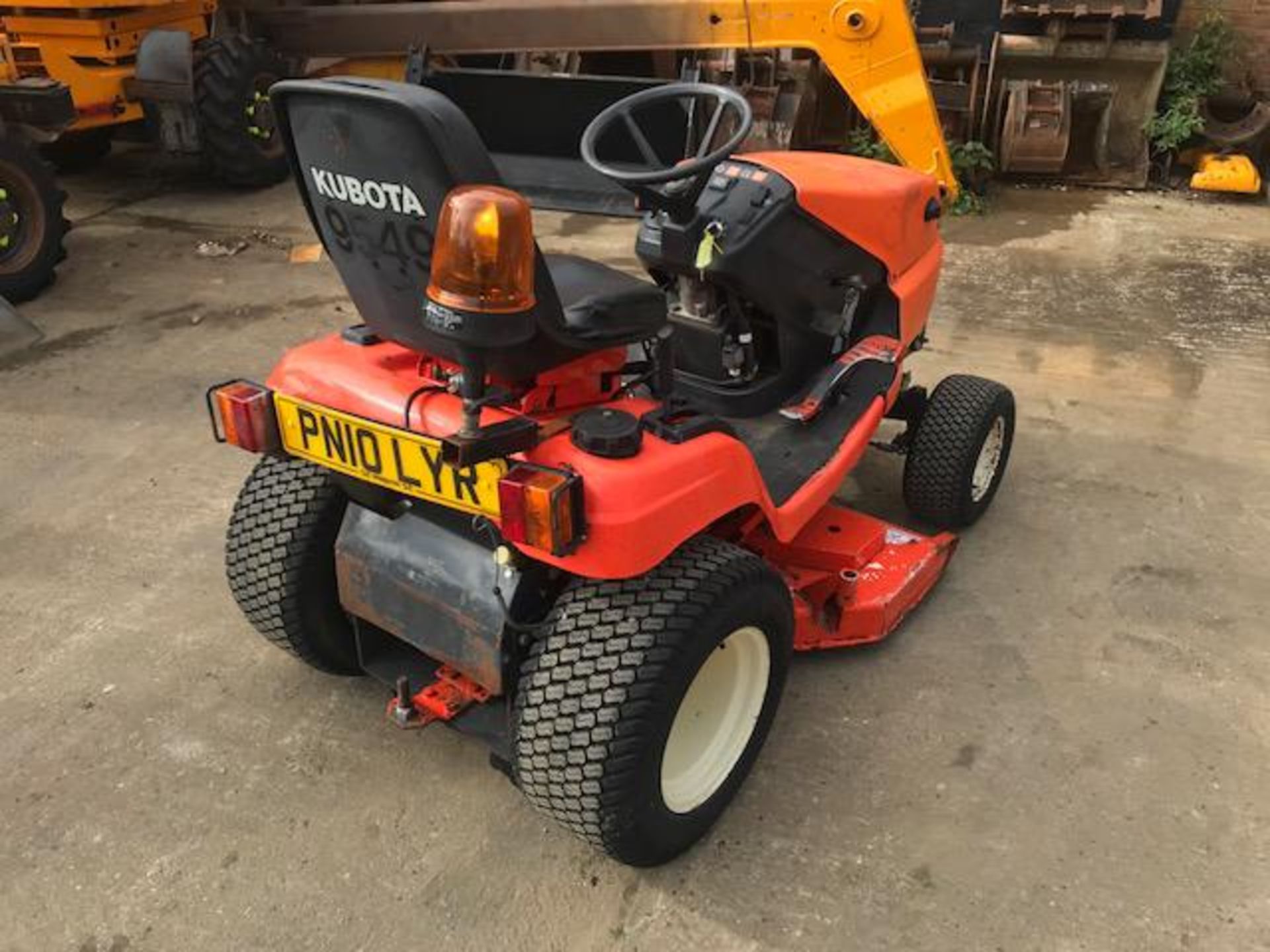 Kubota g2160 diesel ride on mower - Image 4 of 9