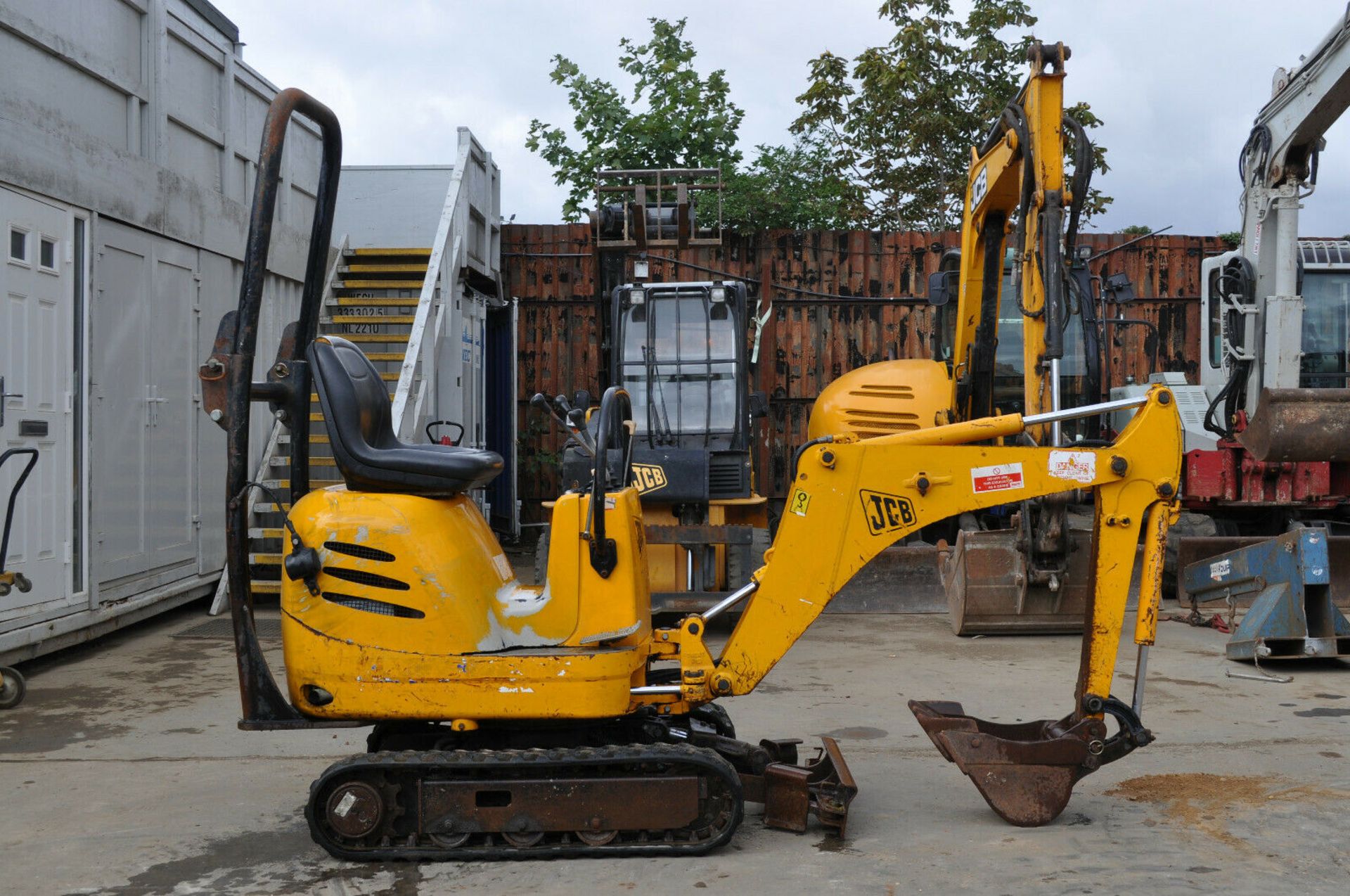 JCB 8008 Micro Excavator - Image 2 of 11