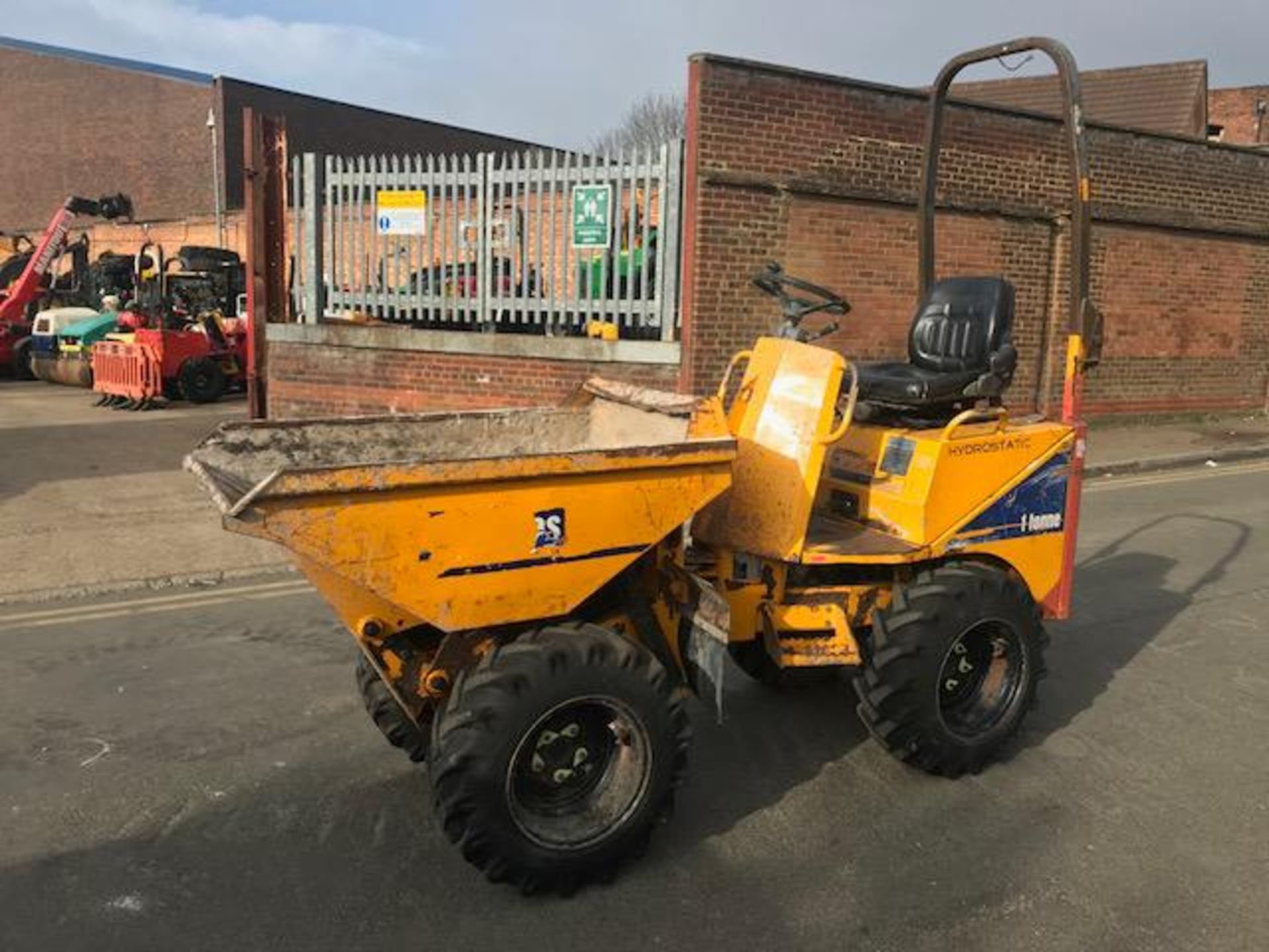 Thwaites 1 Ton Hitip Skip Loading Dumper