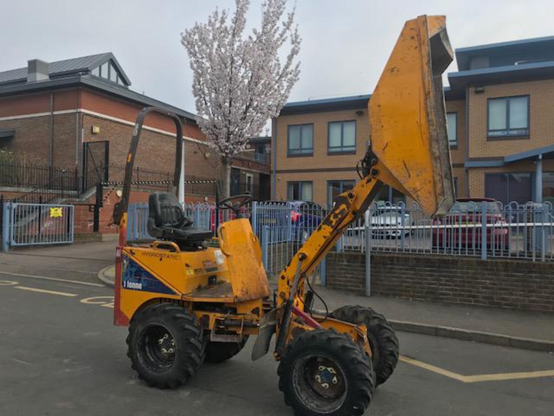 Thwaites 1 Ton Hitip Skip Loading Dumper - Image 11 of 11