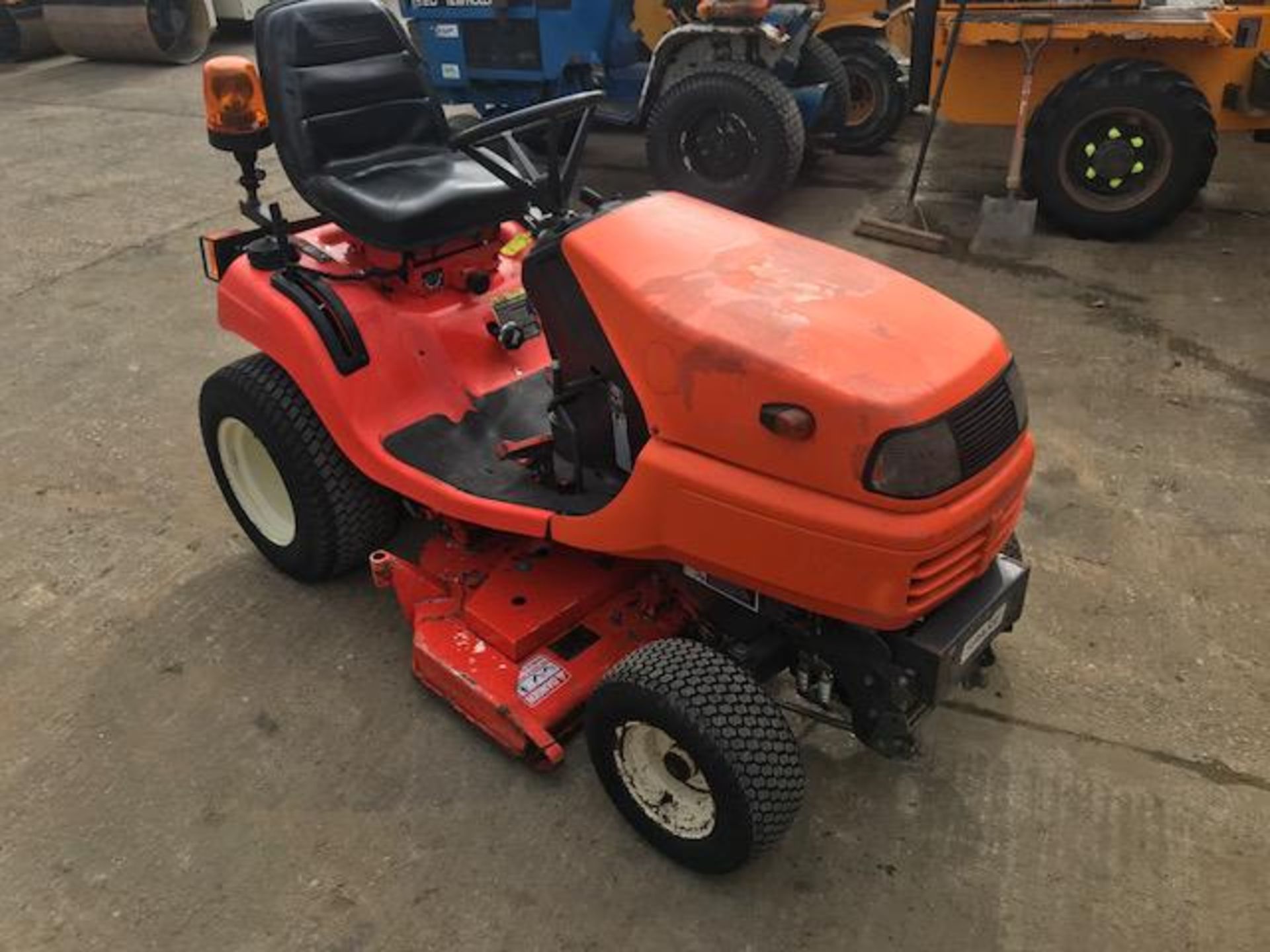 Kubota g2160 diesel ride on mower - Image 6 of 9