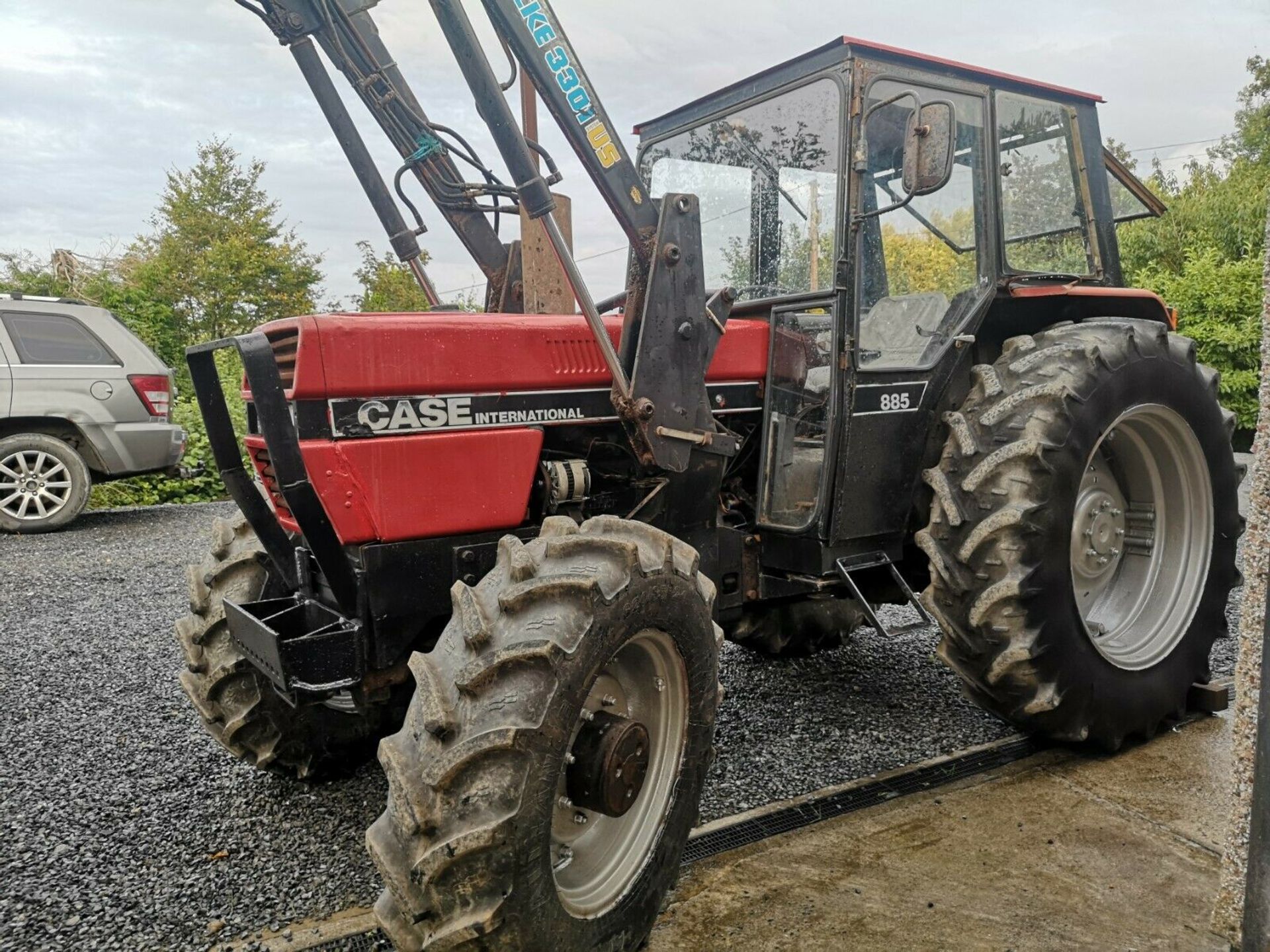 Case international 885 l and quickie loader - Image 3 of 5
