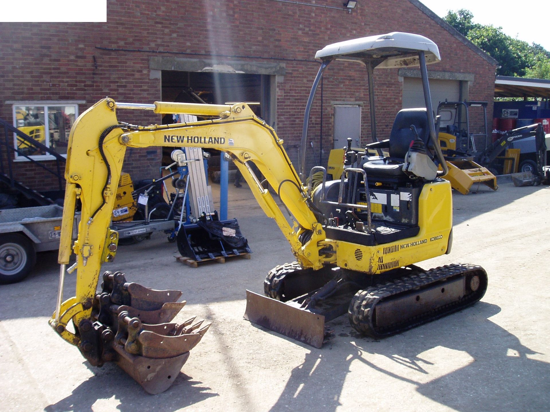 New Holland E18 SR 1620Kgs Zero Tail Swing Excavator - Image 2 of 20