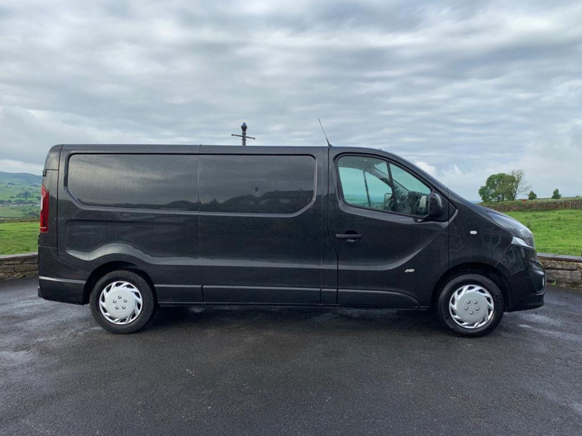 2017 / 67 Vauxhall Vivaro LWB Sportive - Image 2 of 11