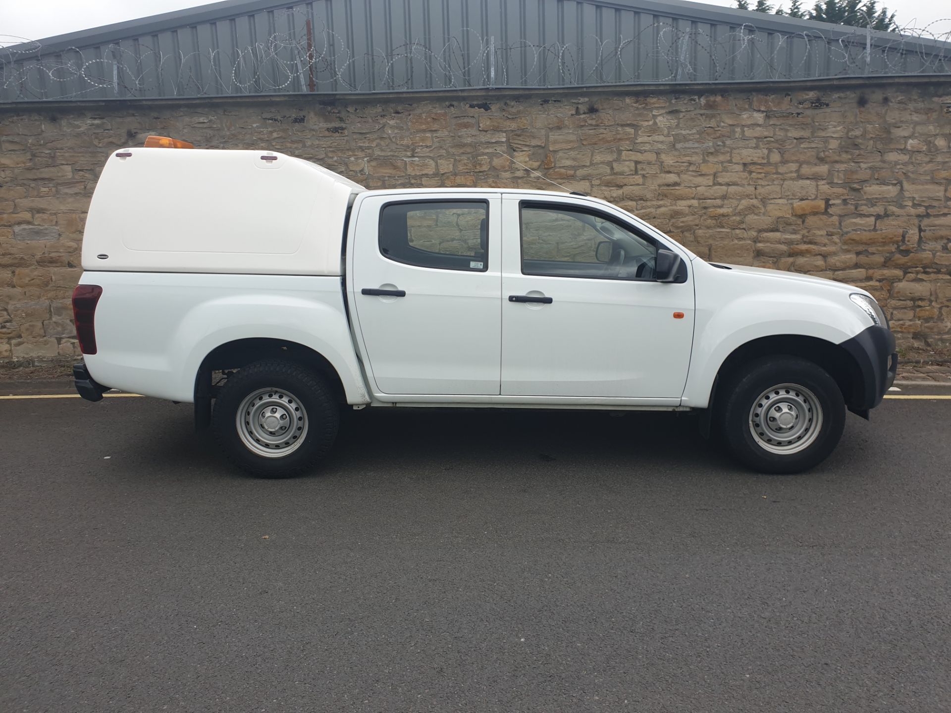 2016 / 65 Isuzu D-Max 4x4 DC Pickup - Image 2 of 16