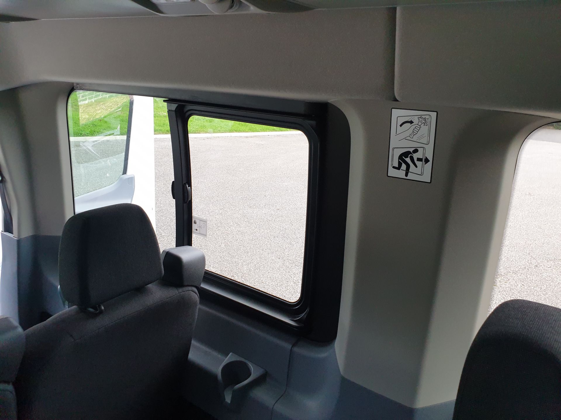 2017 / 67 Ford Transit 16 Seat Mini Bus - Image 26 of 28