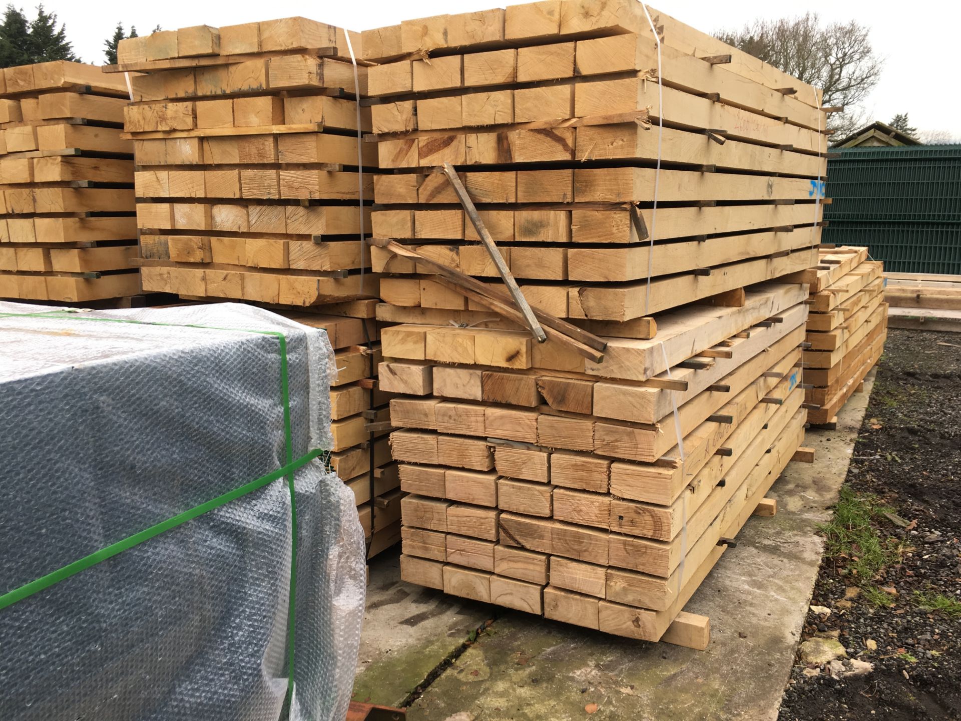 100MM X 200MM SAWN OAK BEAMS IN PACKS OF 30 @ 3.5M LONG