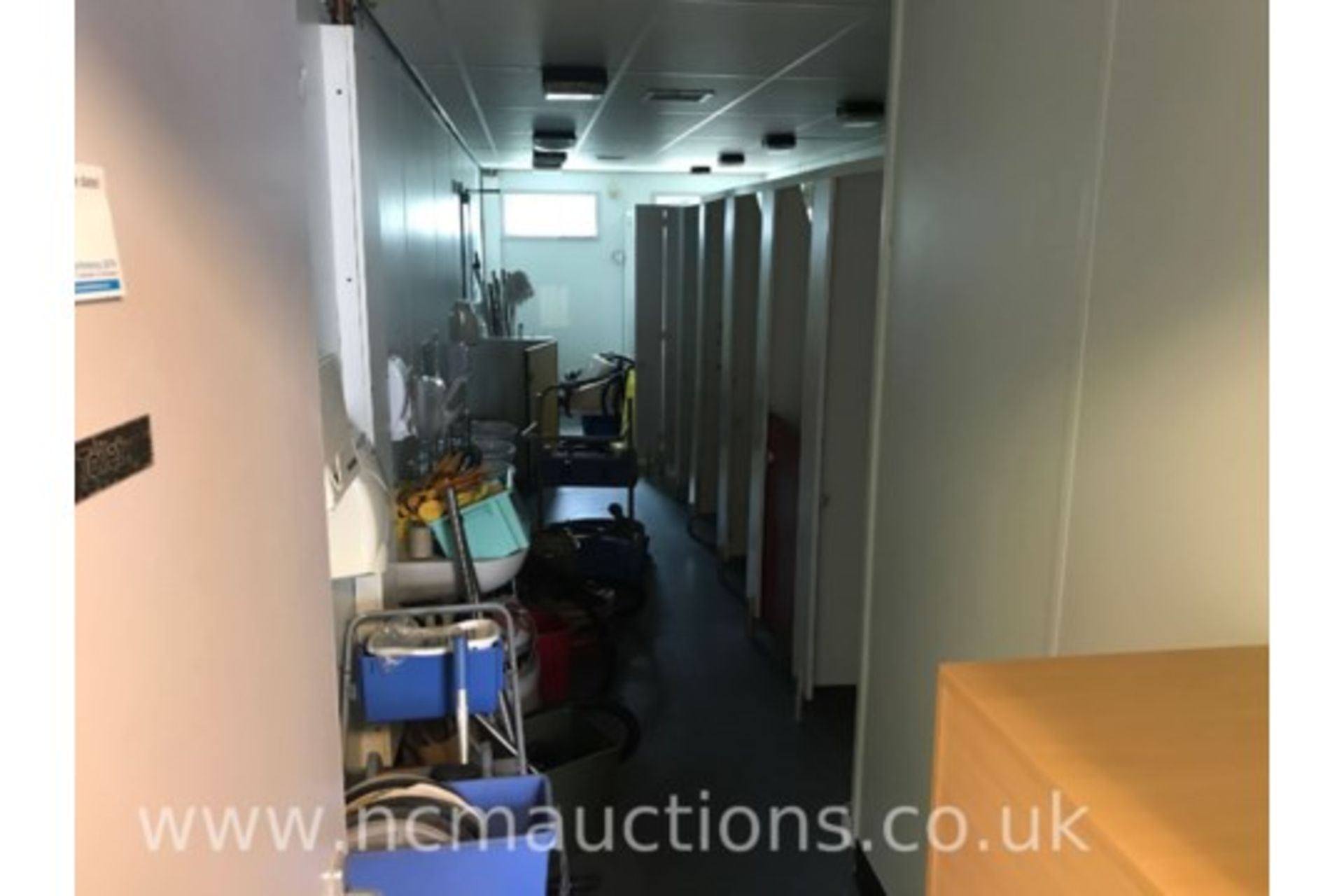 Building/Portacabin - Image 21 of 38