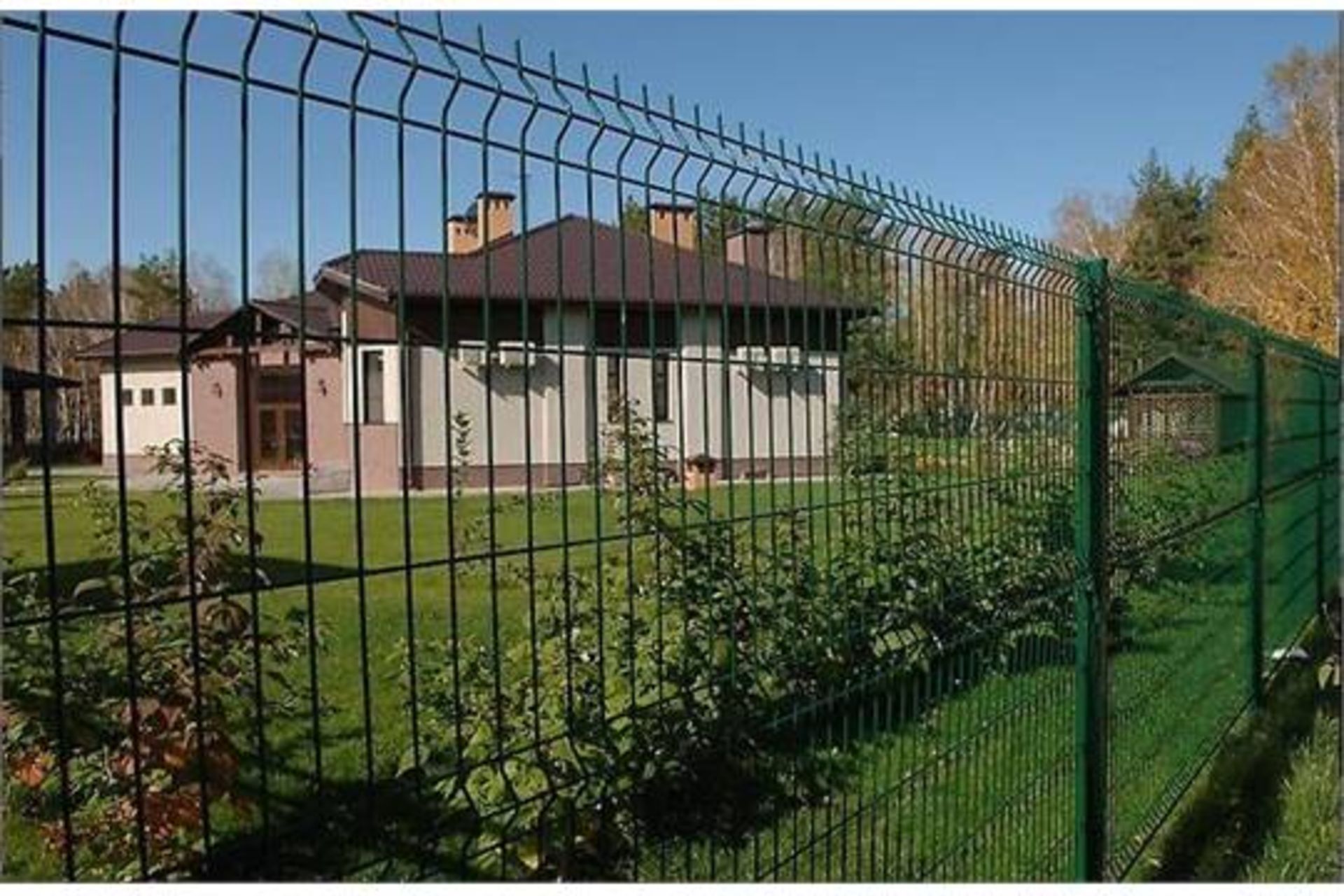 250 x Meters in 2.1h x 2.5w sections of New V BEAM Heavy Duty Security Fencing C/W 60X60 Posts/Fixin