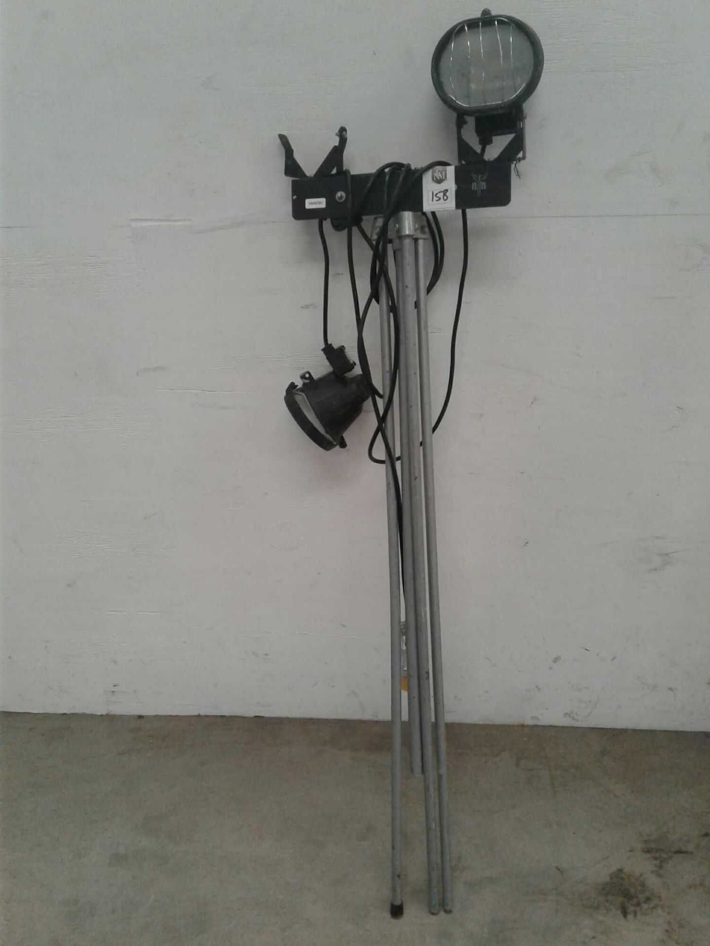 Twin LED tripod light 110 V