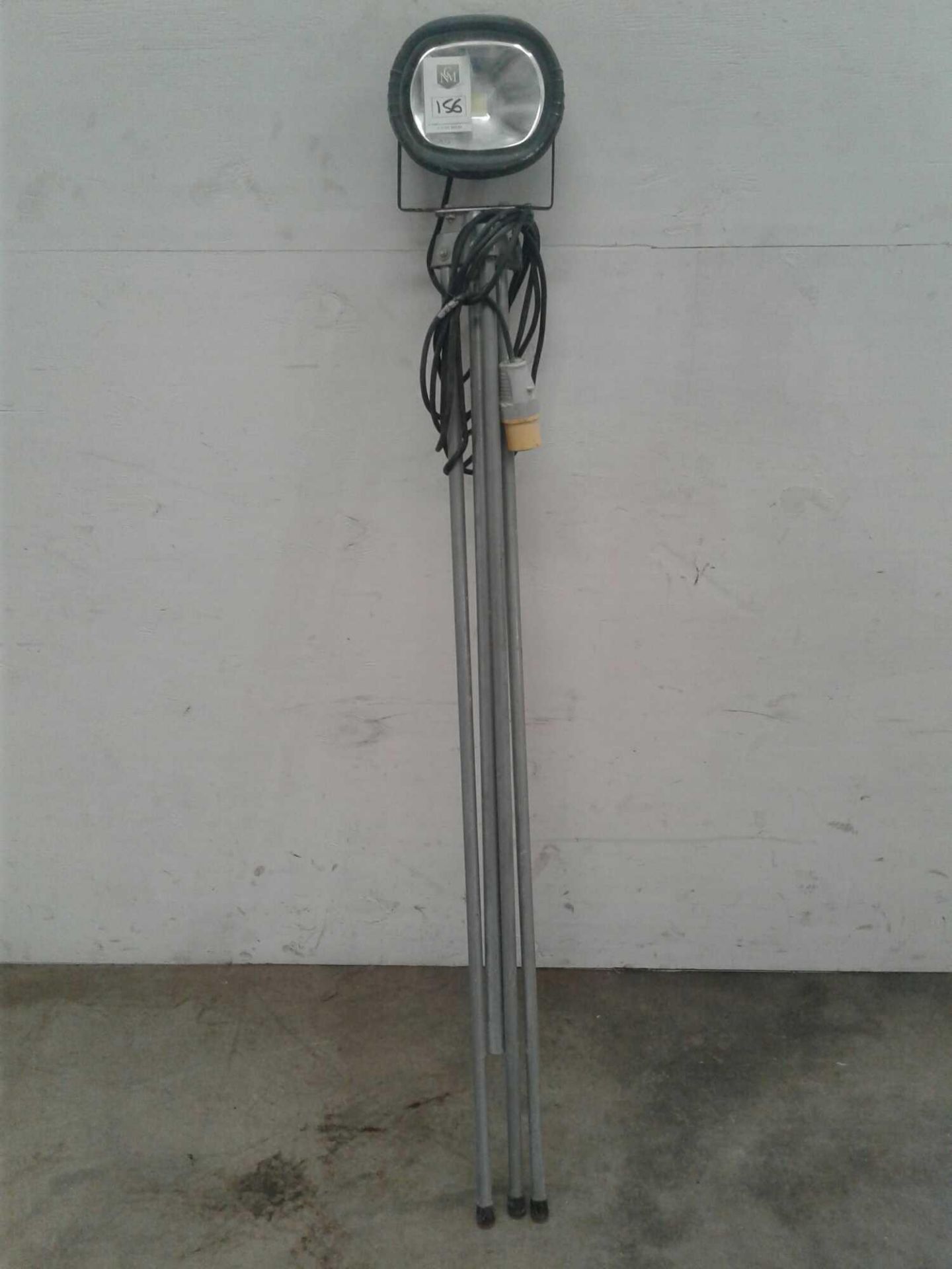 LED tripod light 110 V