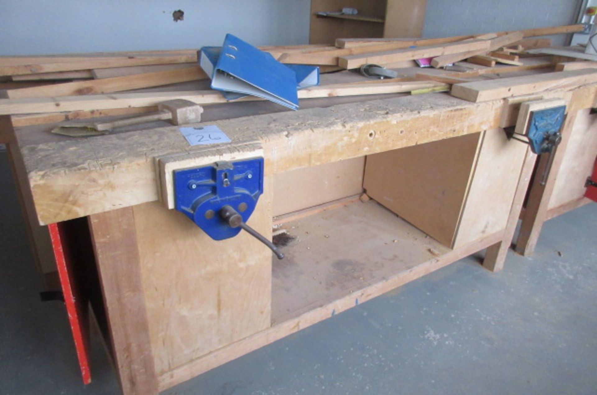 Single sided joiners bench with 2 vices