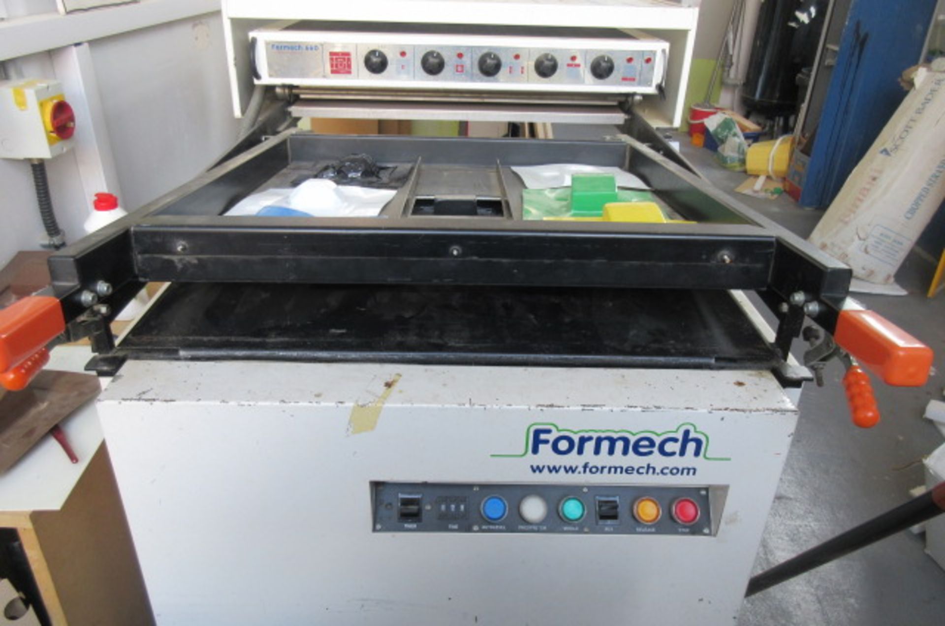 Formech F660 vacuum forming machine